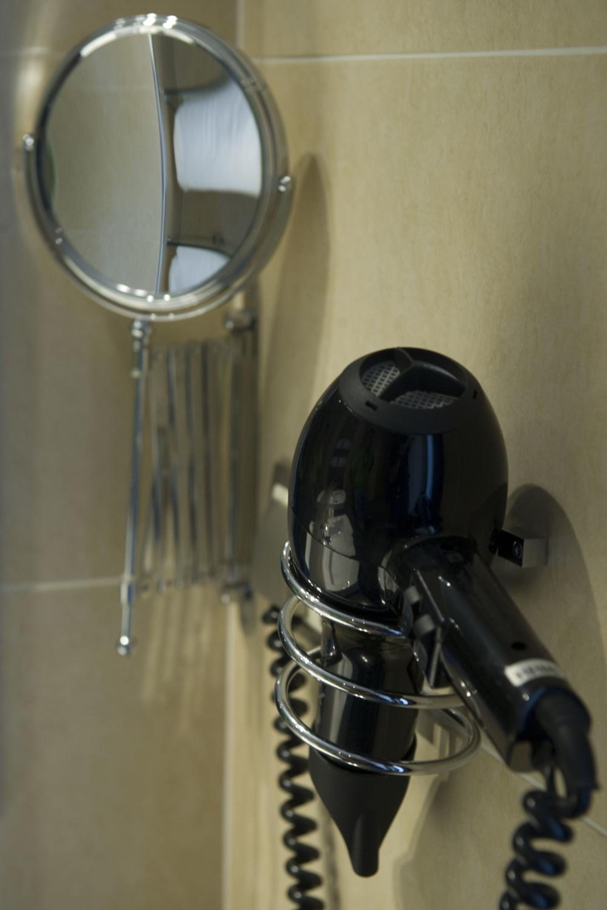 Double or Twin Room - Photo 6