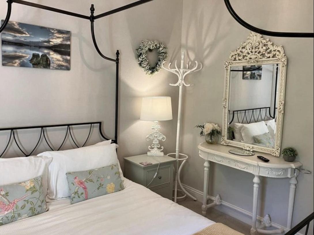 Large Double or Twin Room photo 2