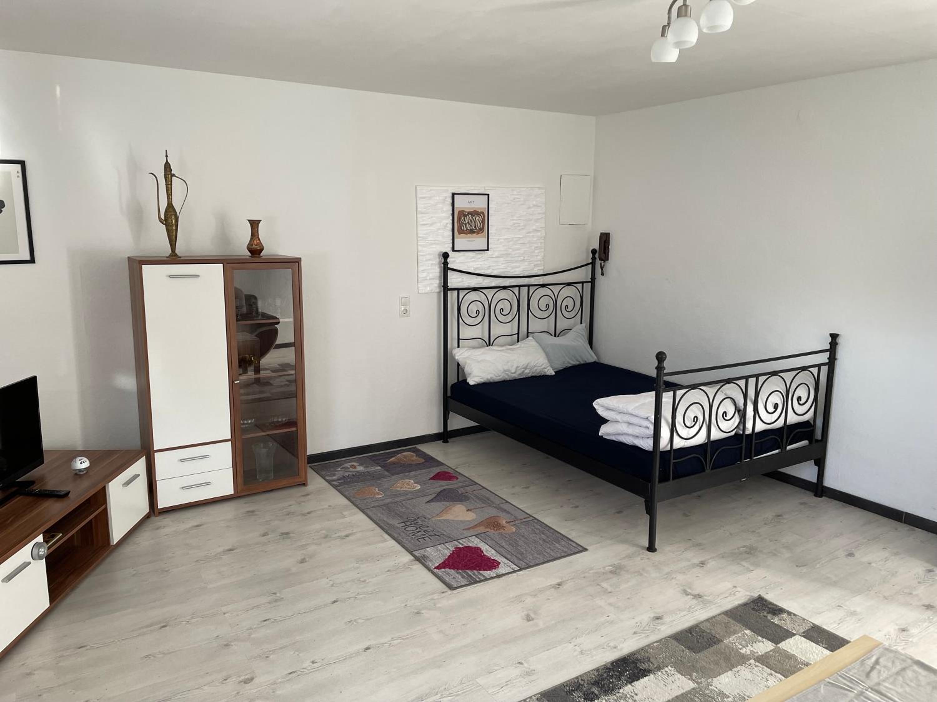 One-Bedroom Apartment photo 1