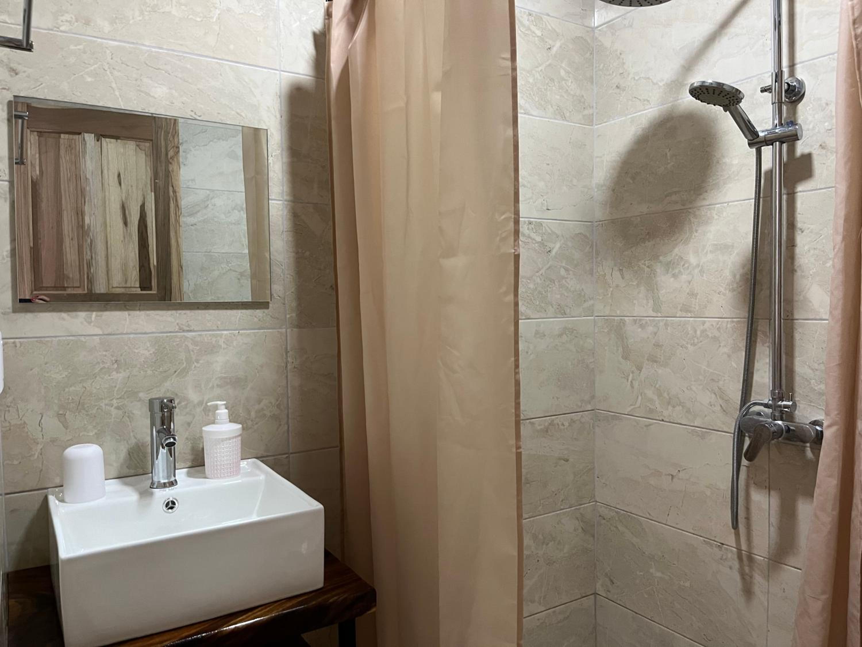 Deluxe Double Room with Shower photo 2