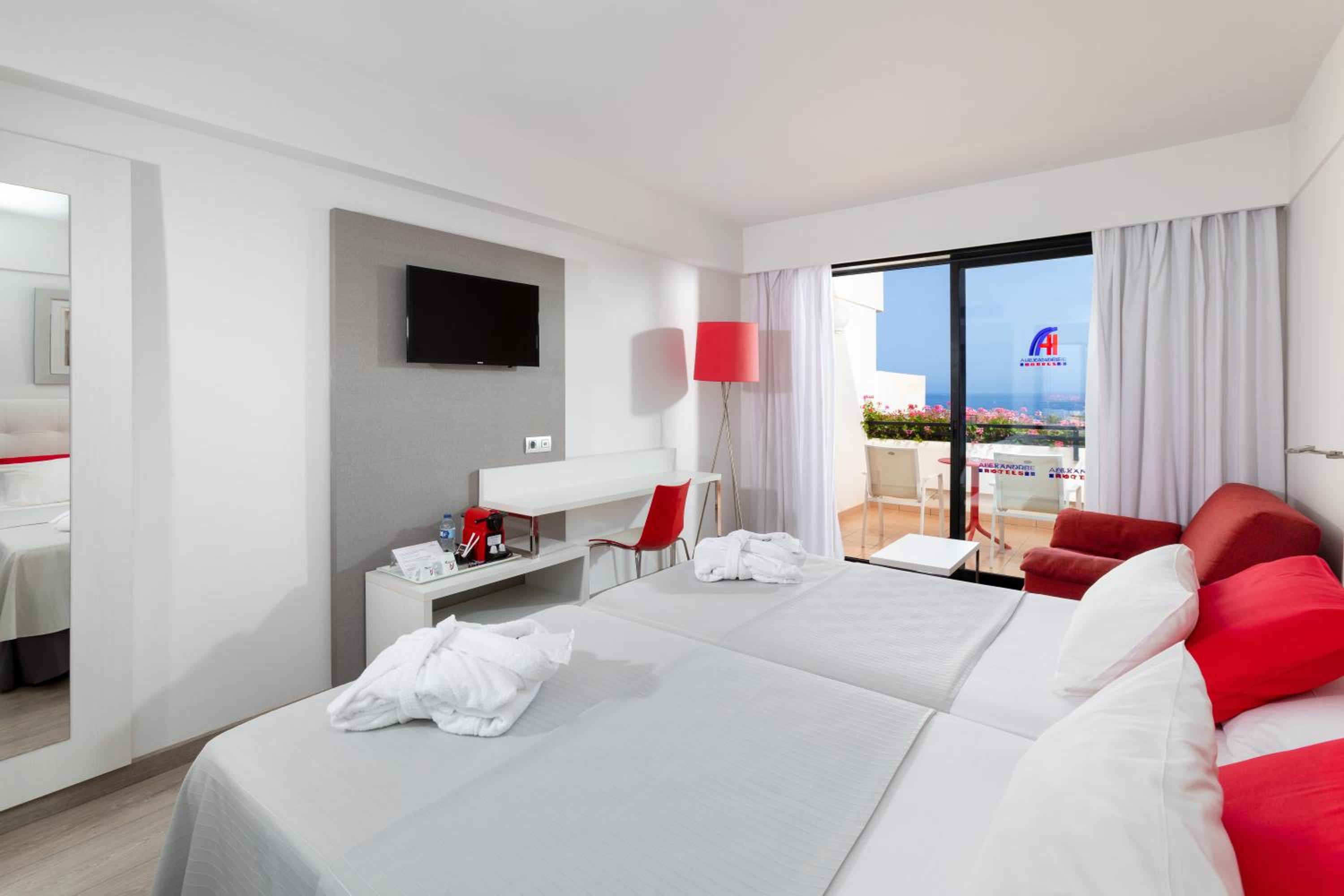 Superior Triple Room with Sea View photo 2