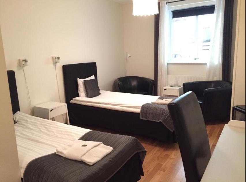 Twin Room - Photo 3