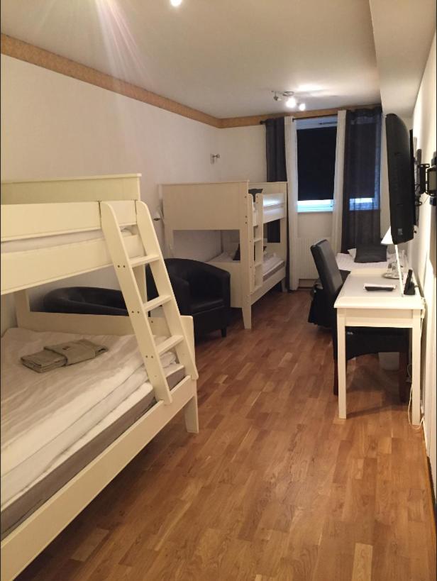 Twin Room - Photo 4