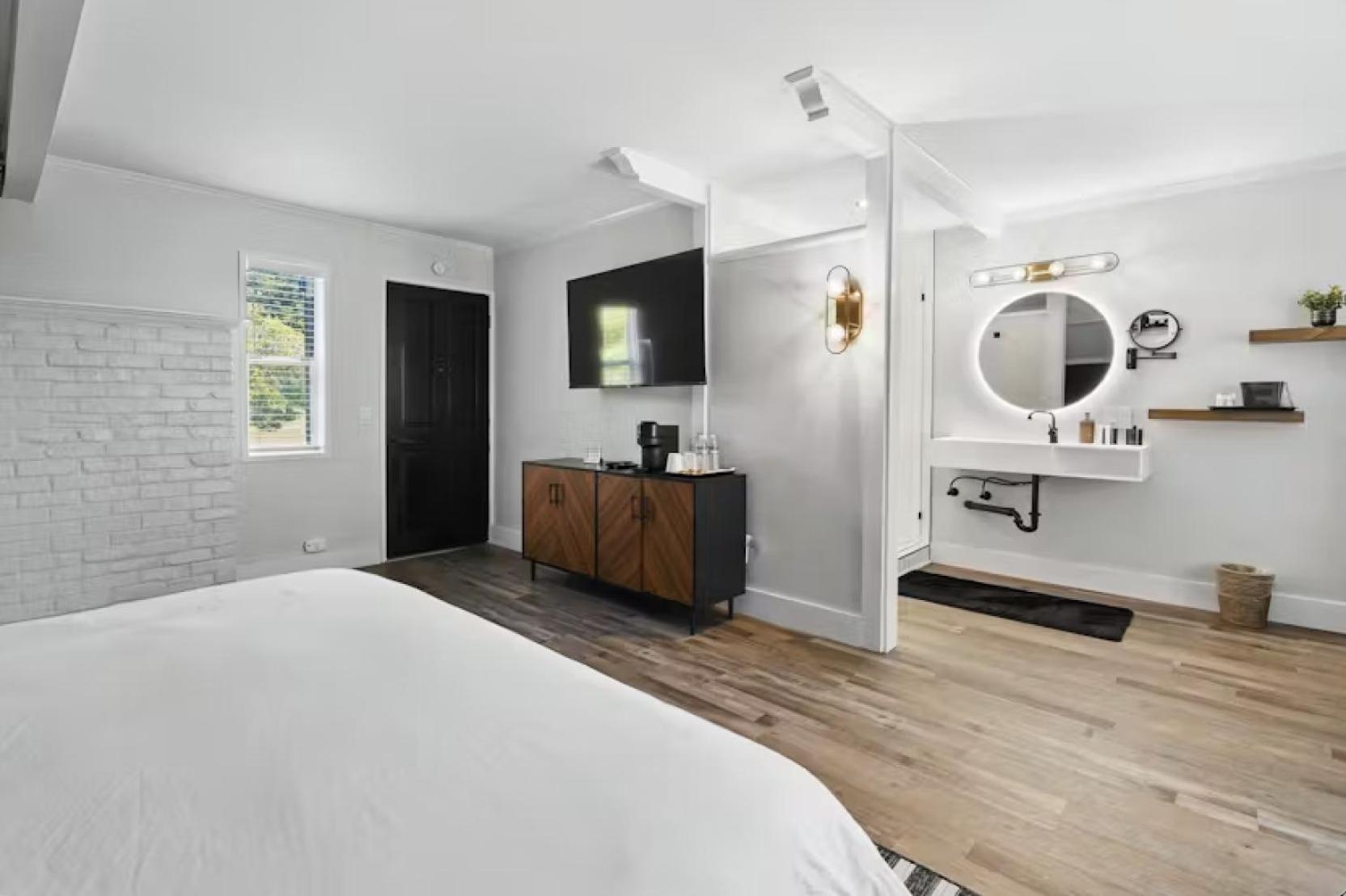 Deluxe Double Room with Shower