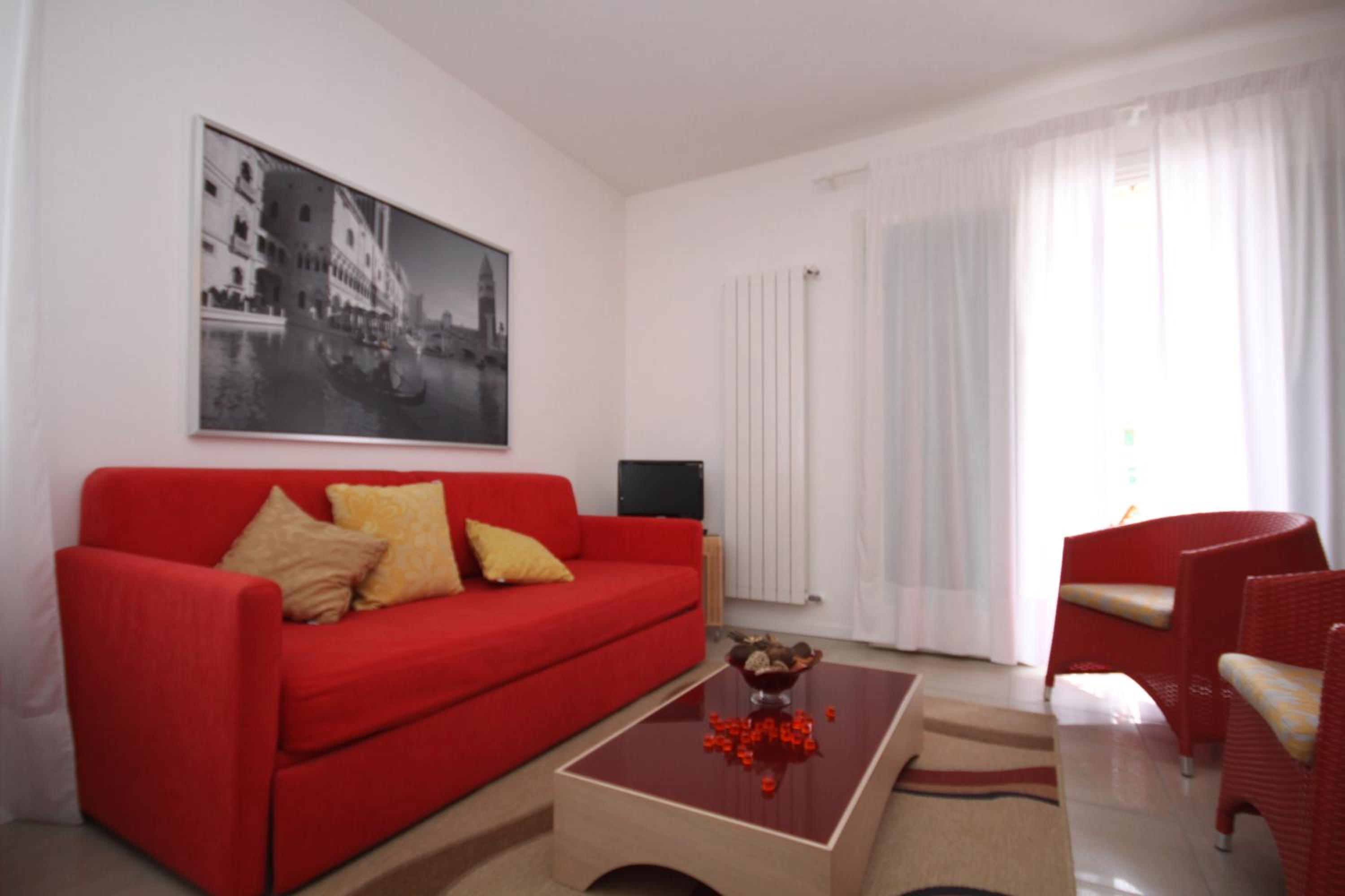 One-Bedroom Apartment - Marina View photo 2