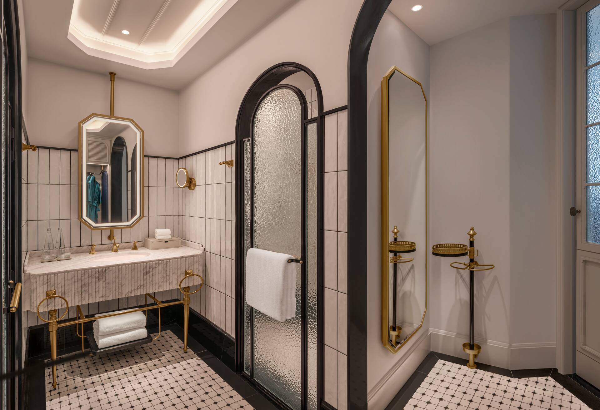 King Sorrento Aria Corner Suite
