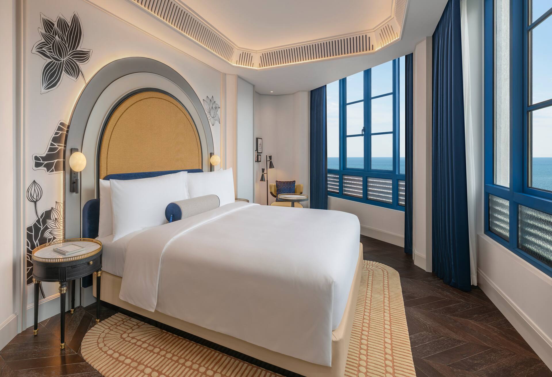 King Sorrento Aria Corner Suite