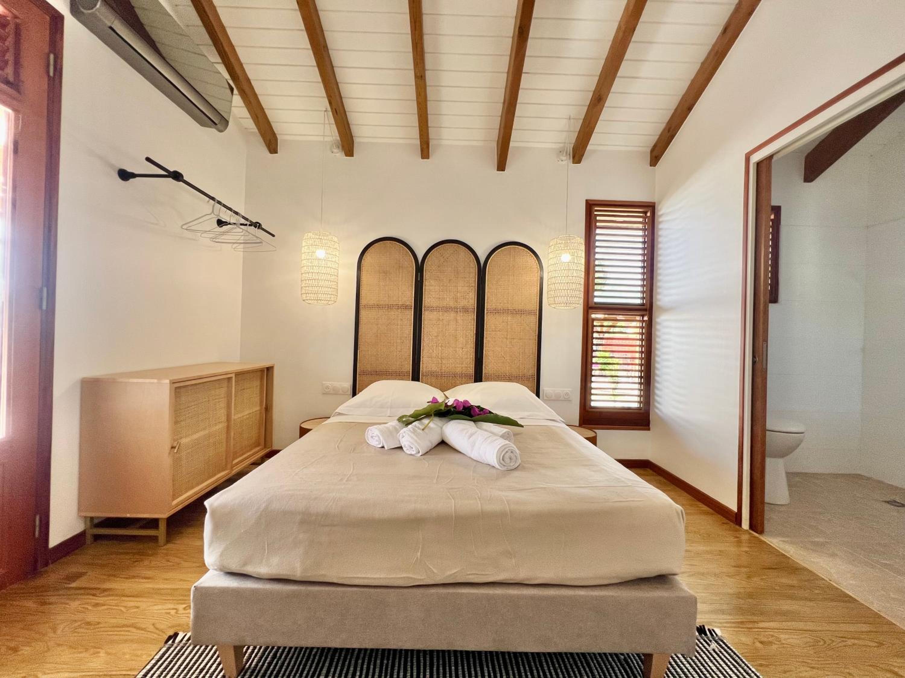 One-Bedroom House photo 1