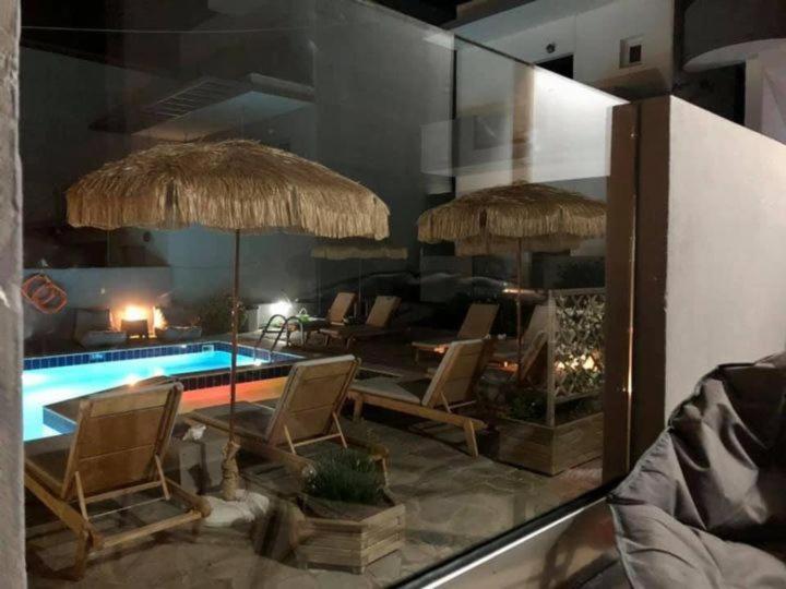 Studio with Pool View - Photo 3