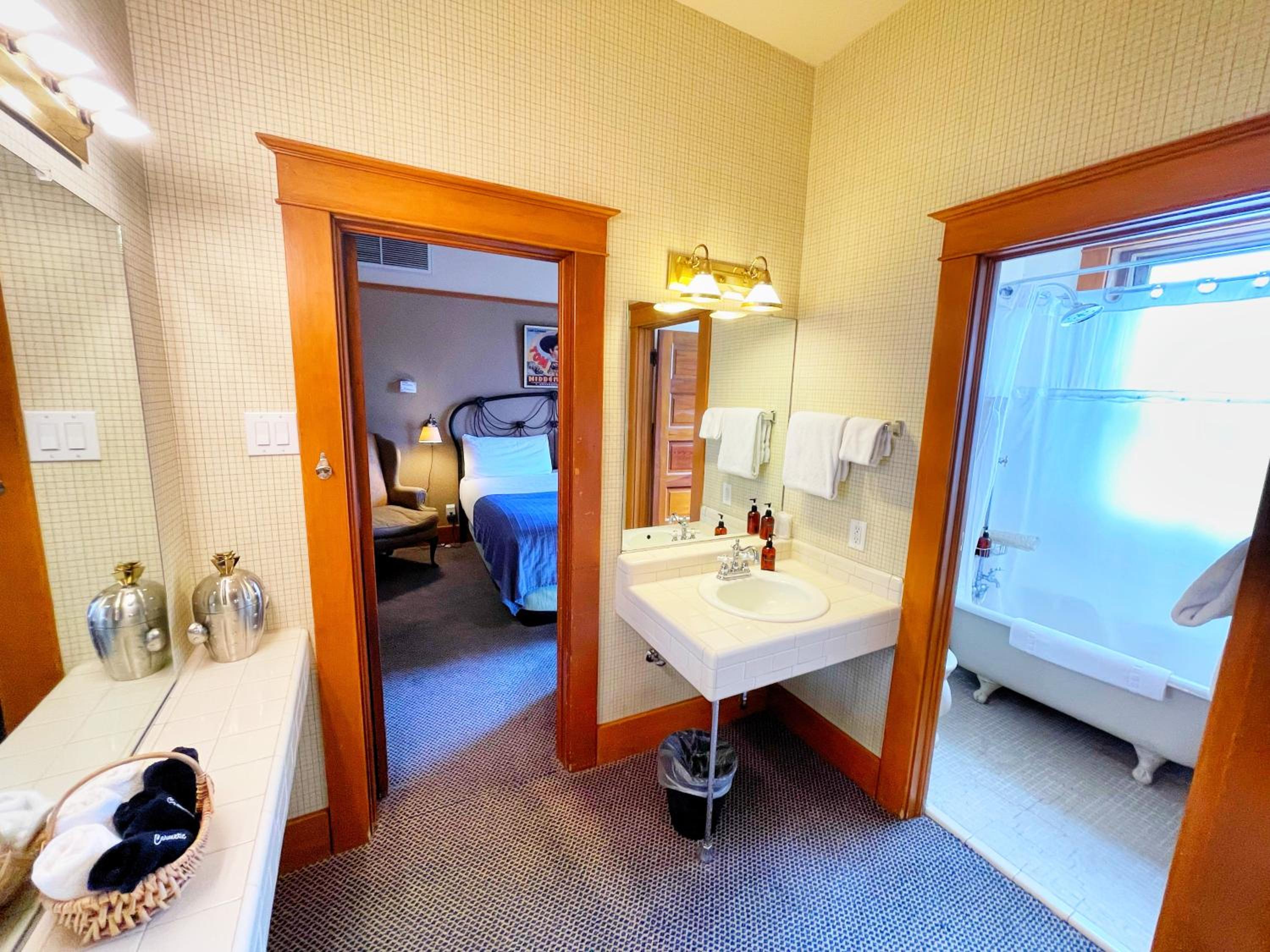 King Suite photo 2