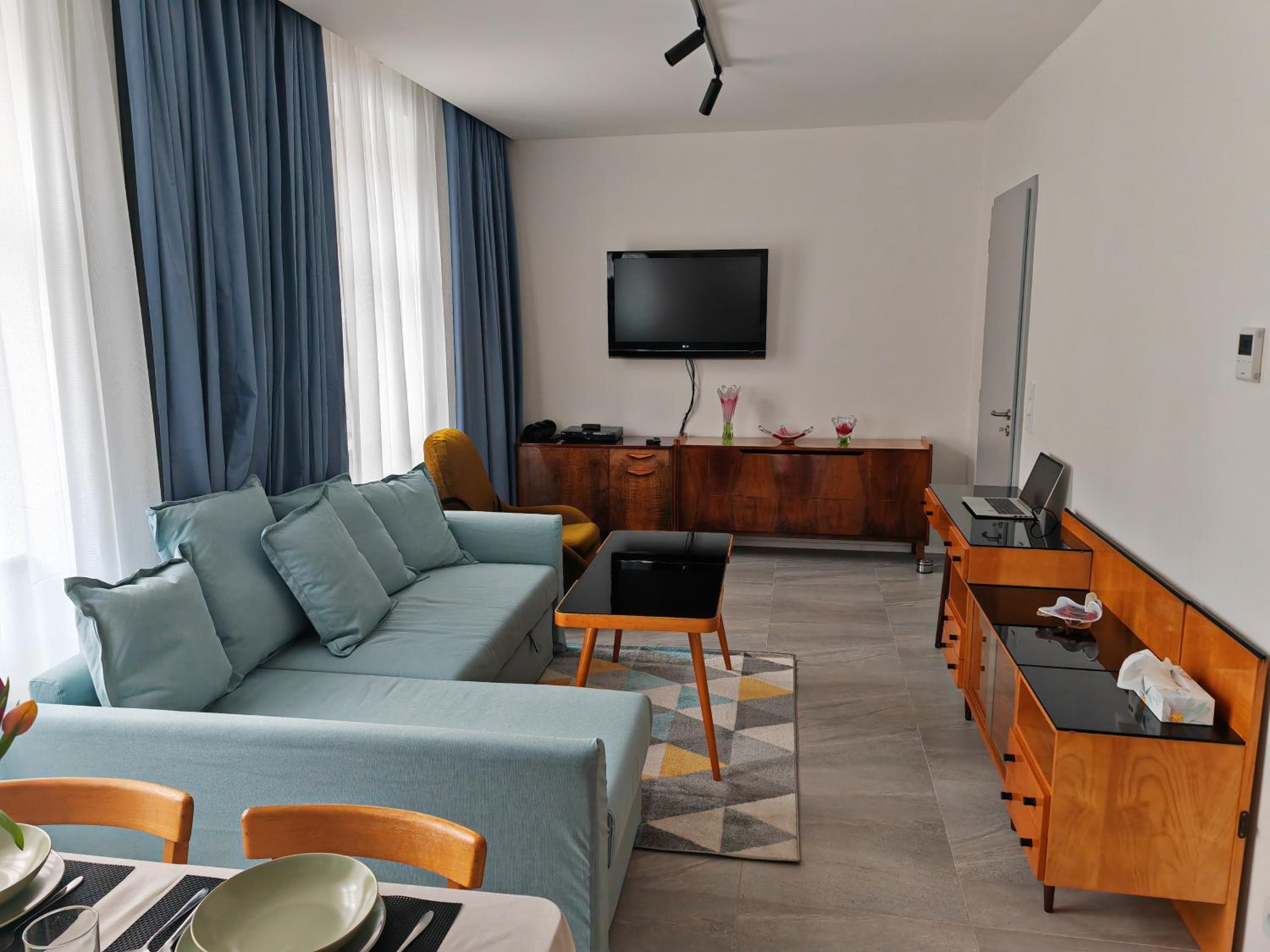 One-Bedroom Apartment photo 1