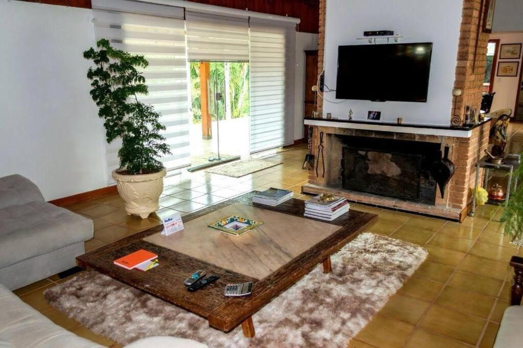 Six-Bedroom House photo 1