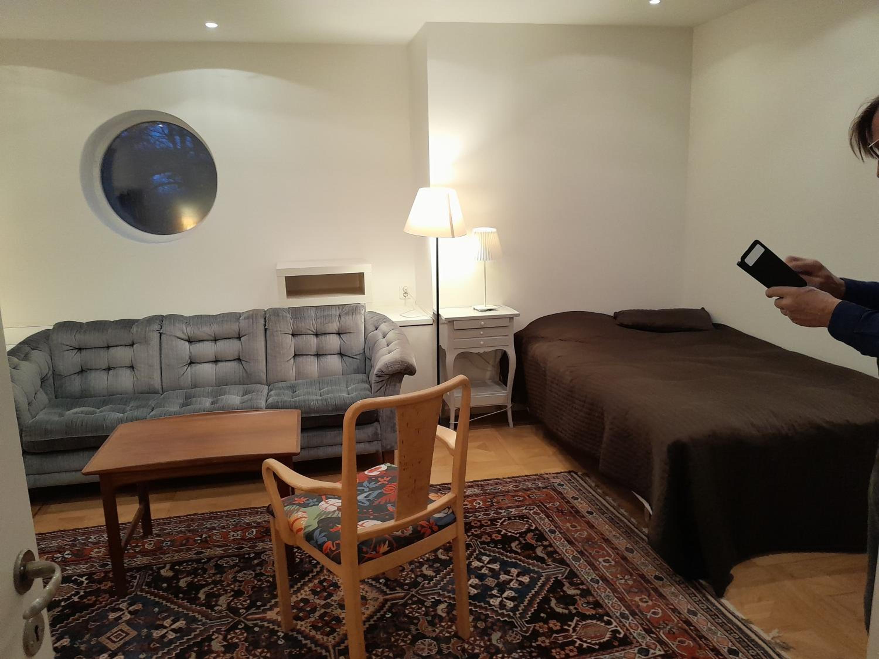One-Bedroom Apartment photo 1