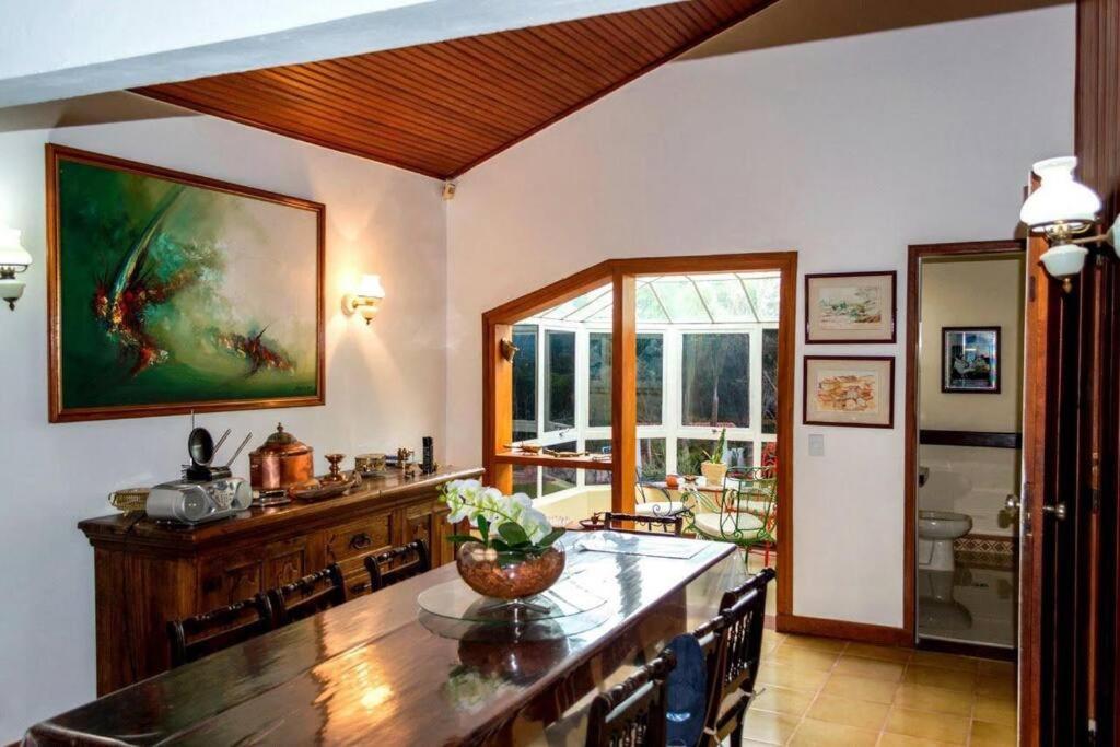 Six-Bedroom House photo 2