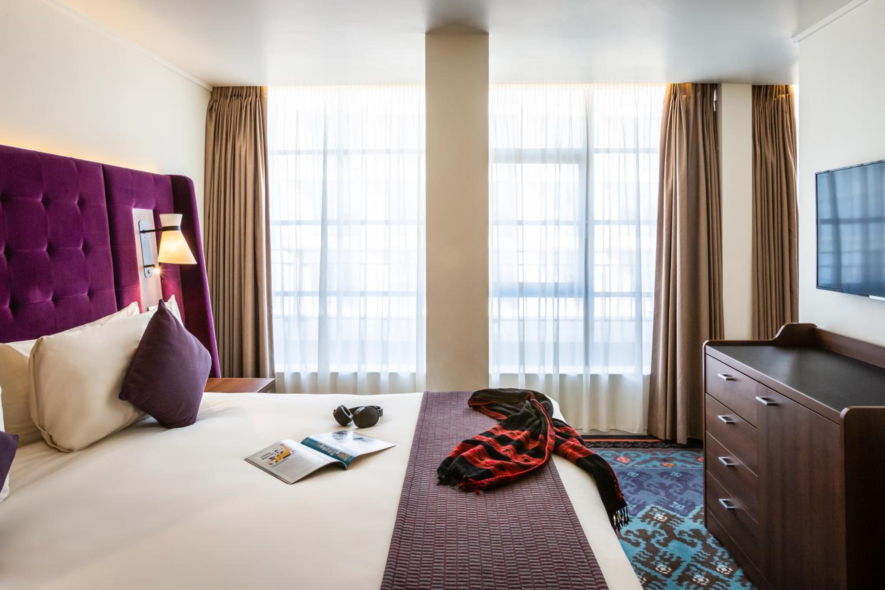Junior Suite with King Bed and Sofa Bed  photo 1