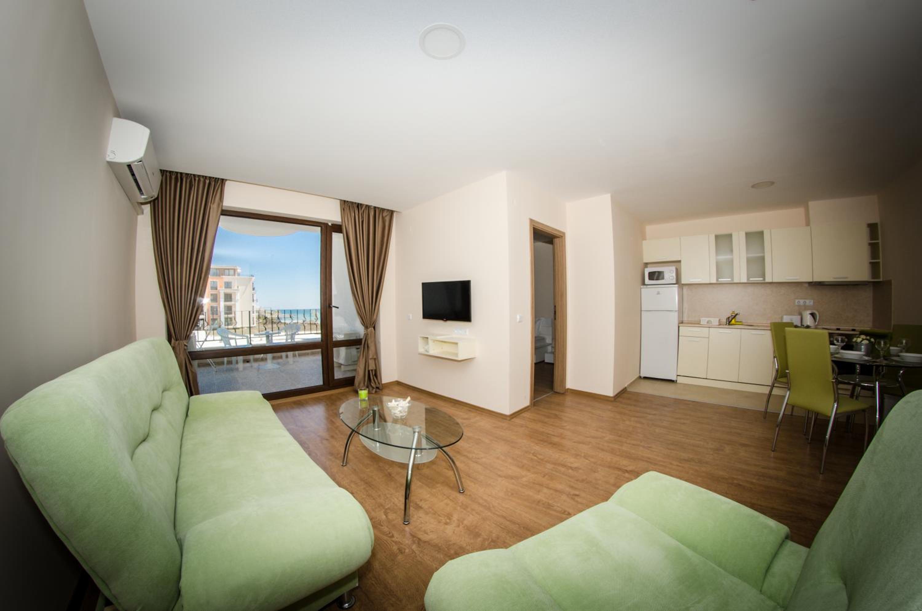 Two-Bedroom Apartment with Balcony (4 Adults + 2 Children)