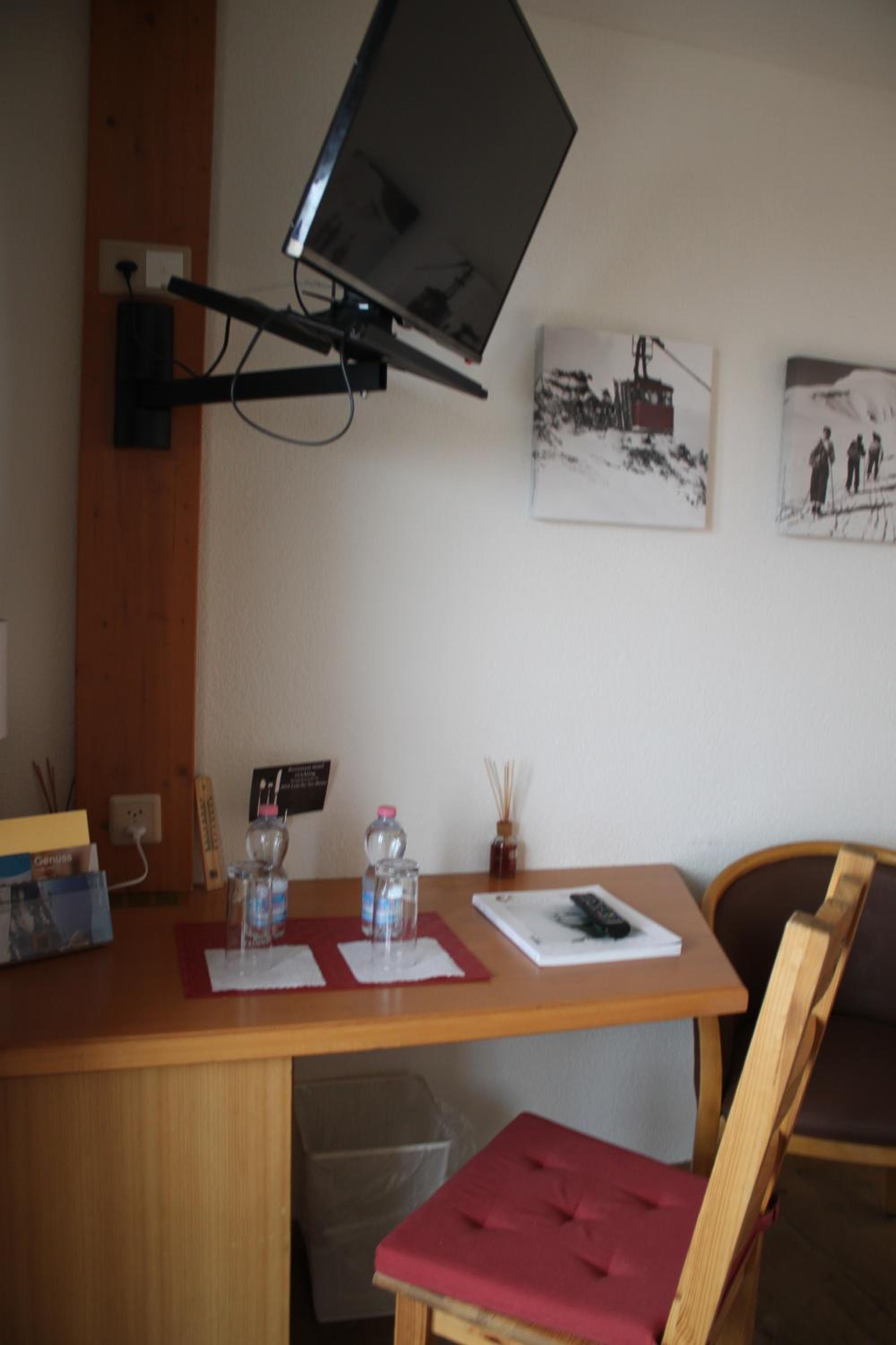 Double Room with Balcony - Photo 18