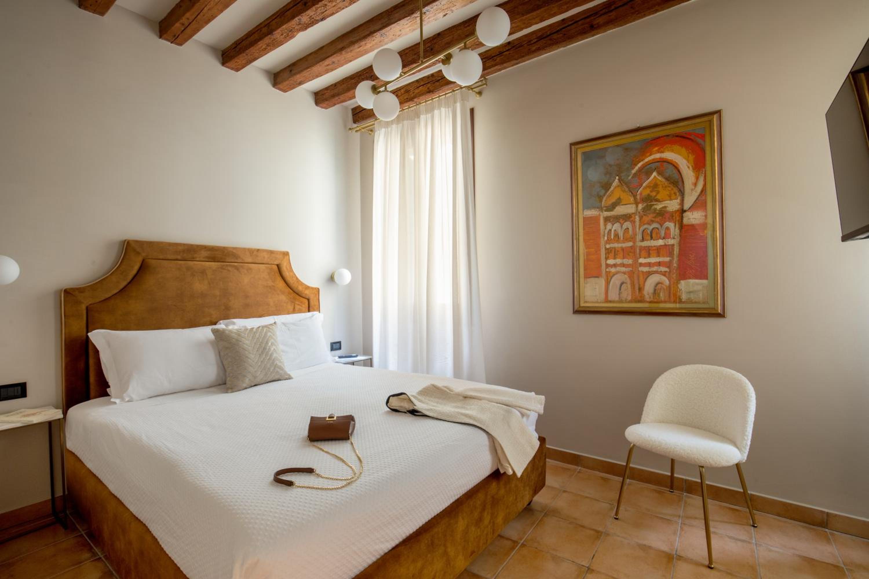 Economy Double Room photo 1