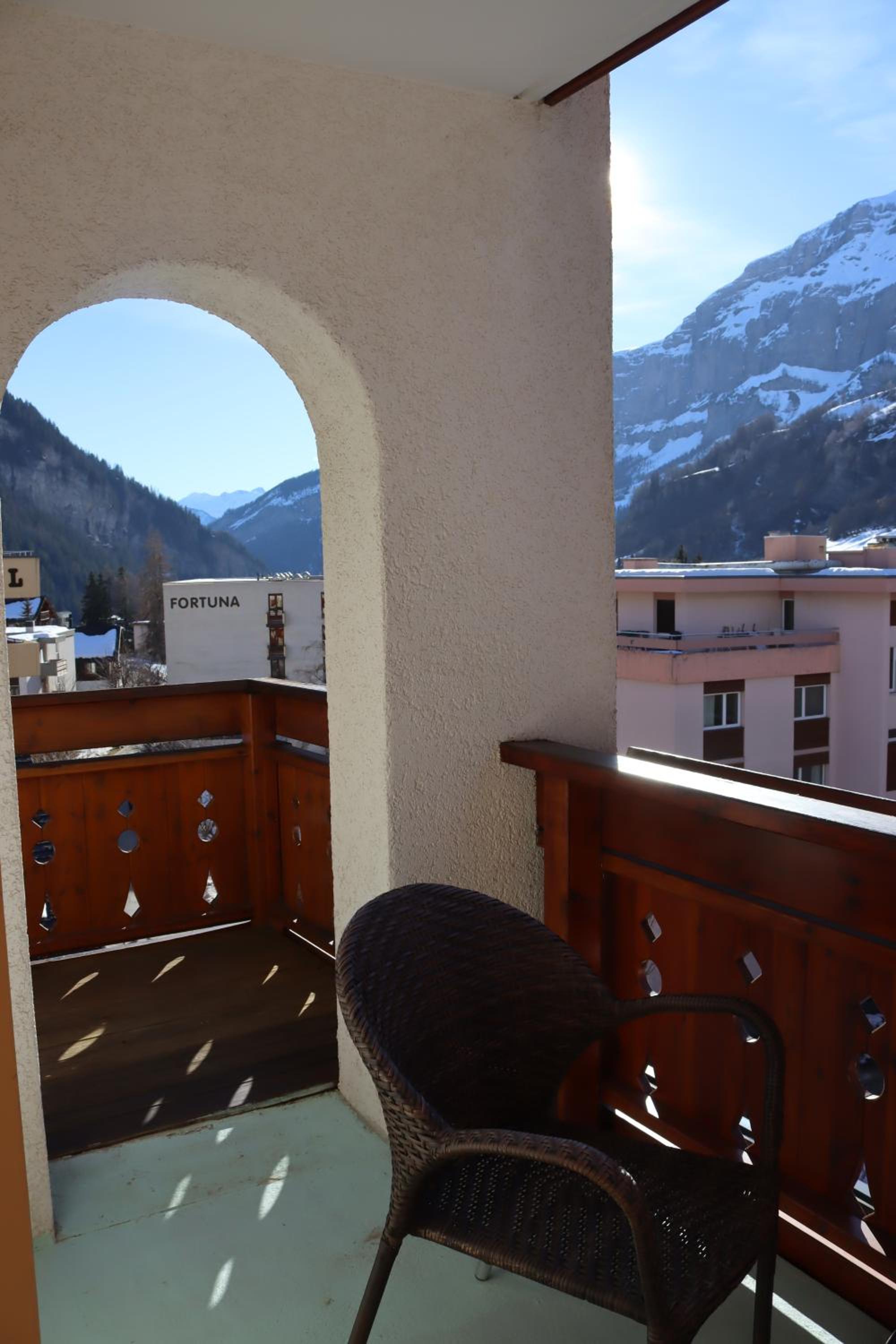 Queen Room with Balcony - Photo 14