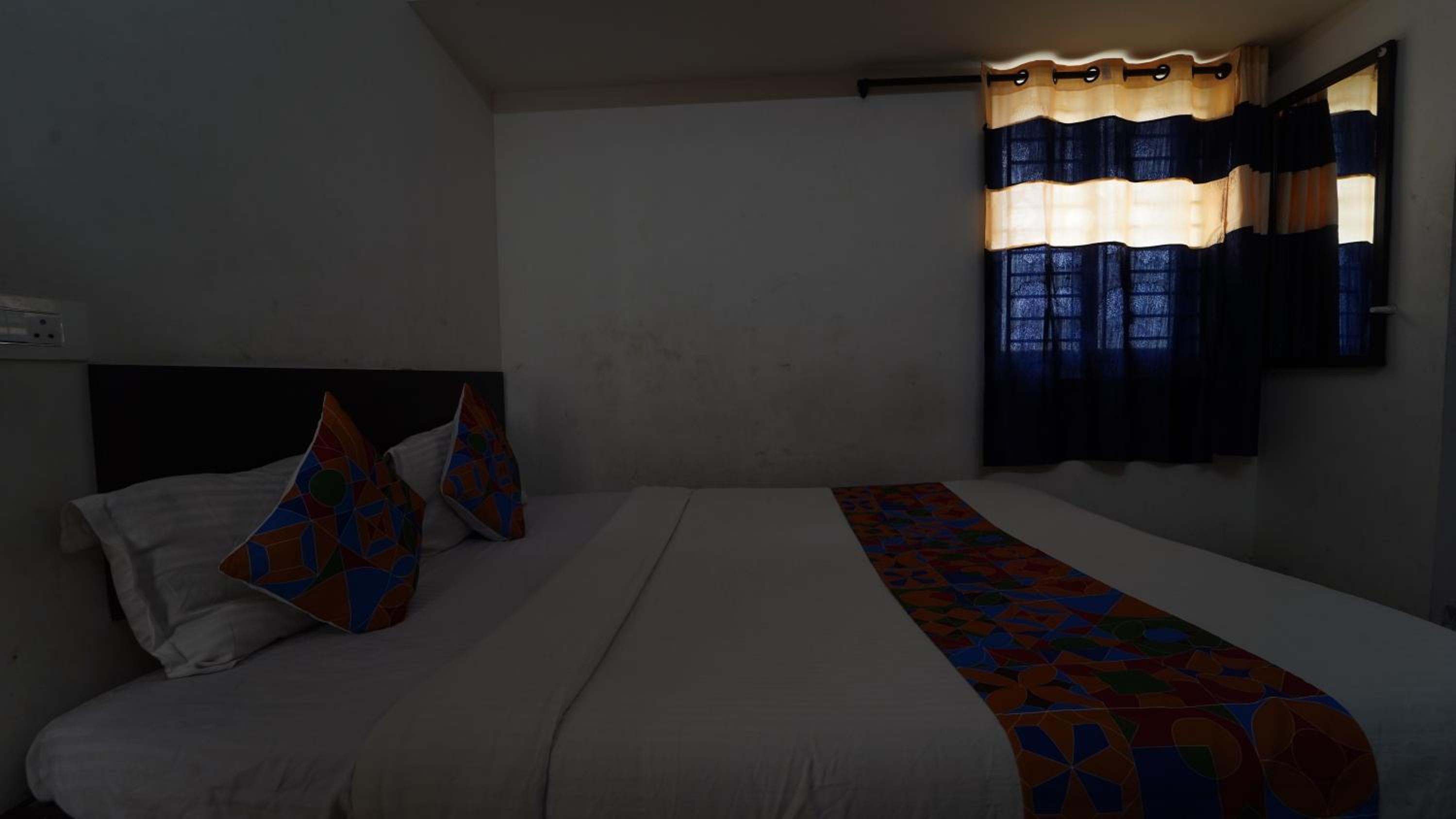 Deluxe Room - Photo 7