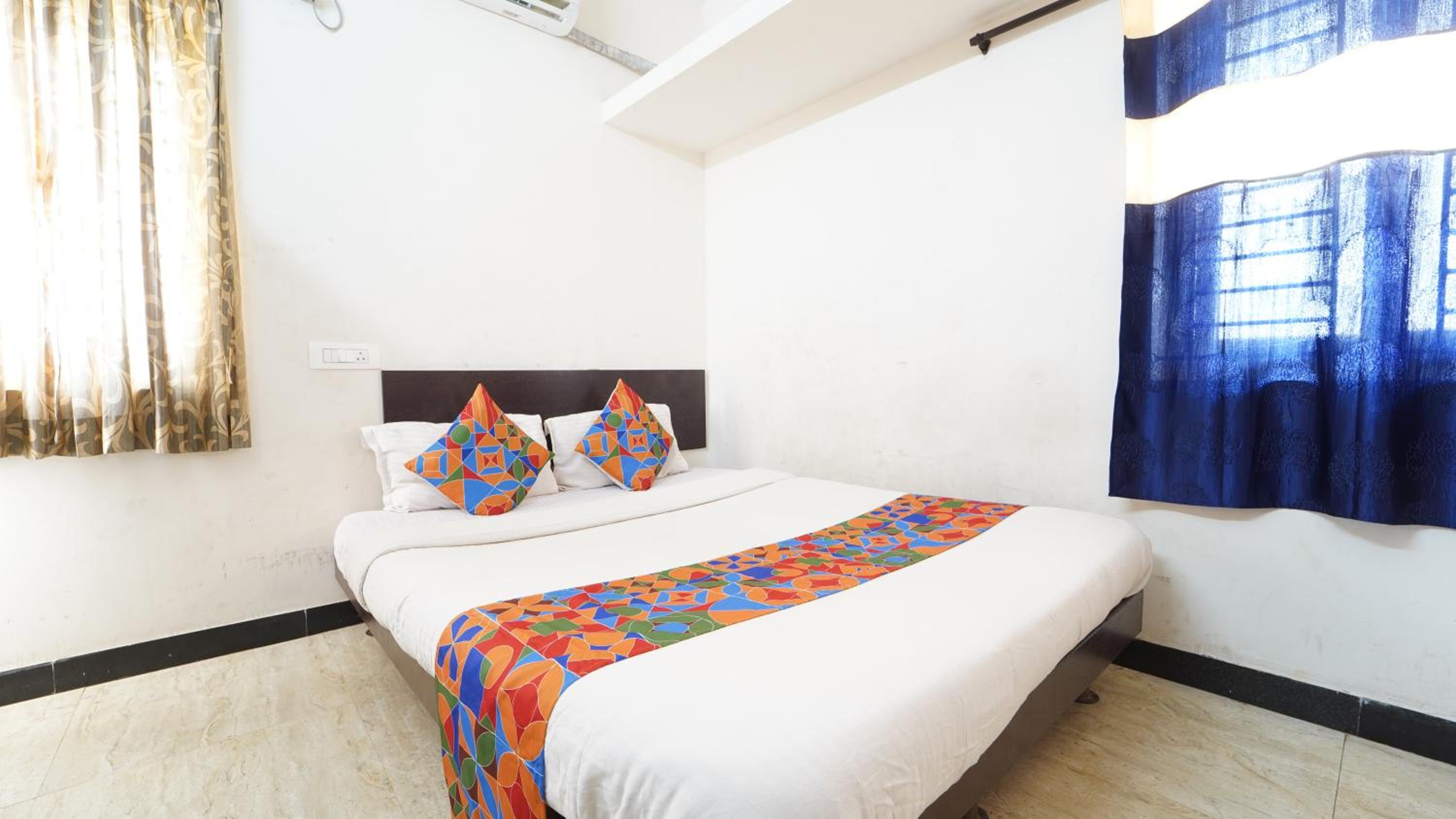 Deluxe Room - Photo 5