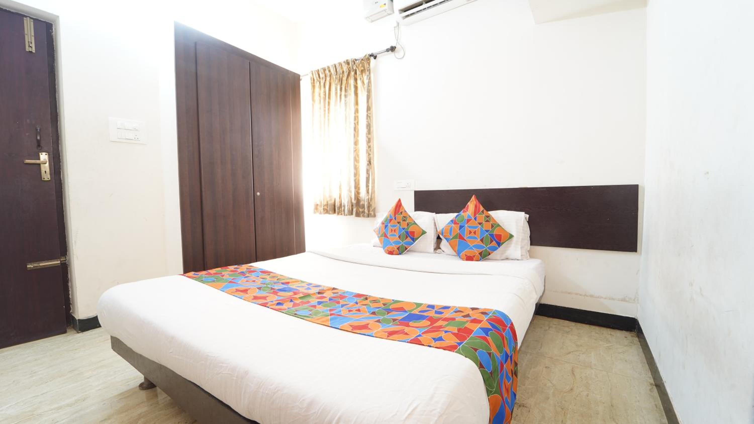 Deluxe Room - Photo 2