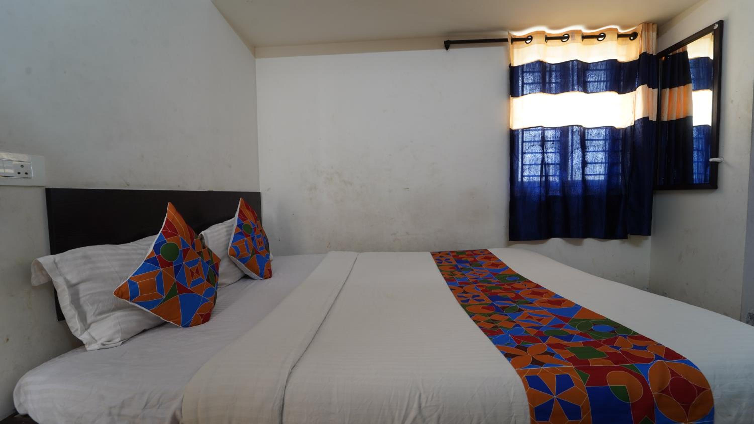 Deluxe Room - Photo 13