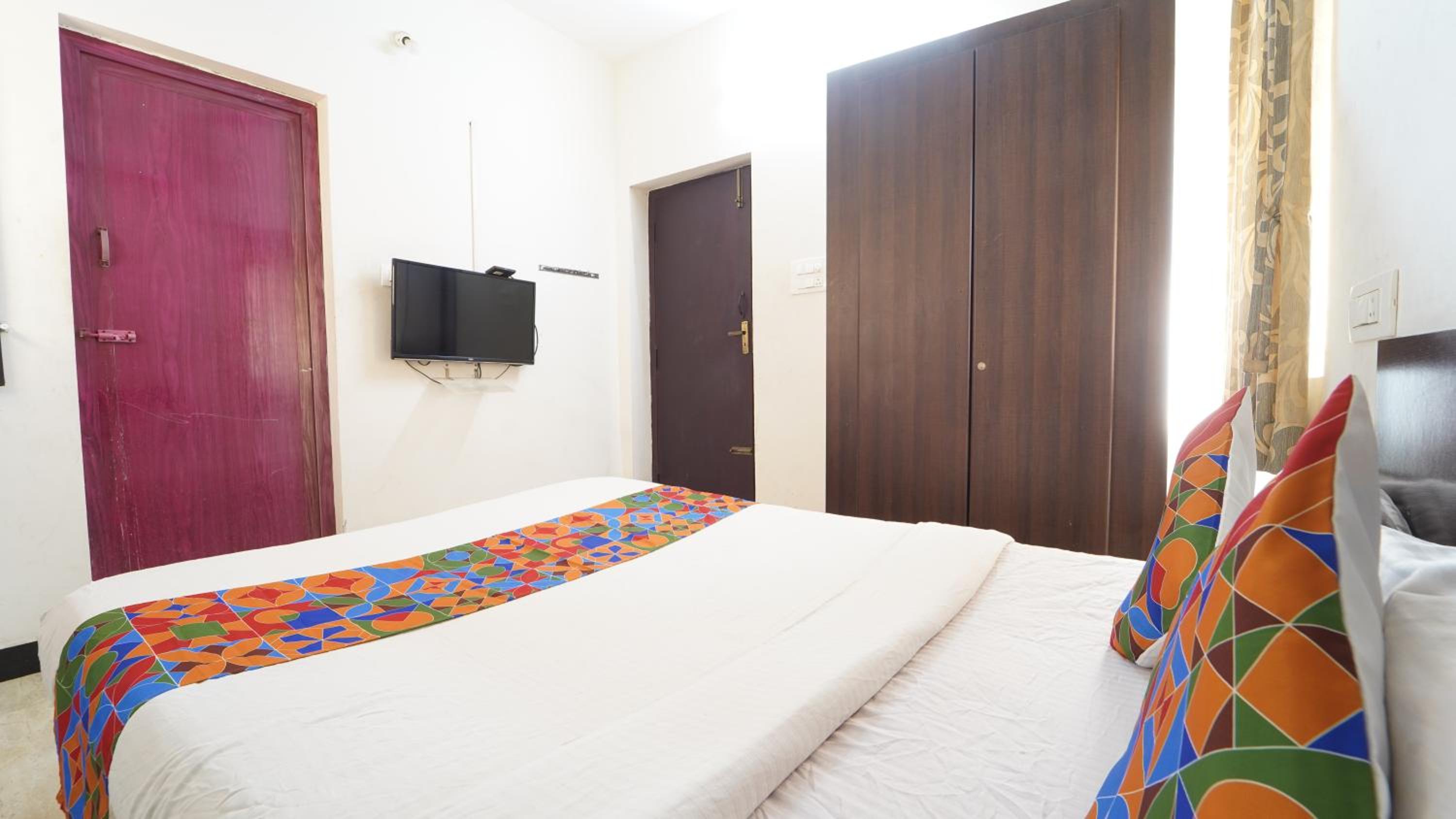 Deluxe Room - Photo 9