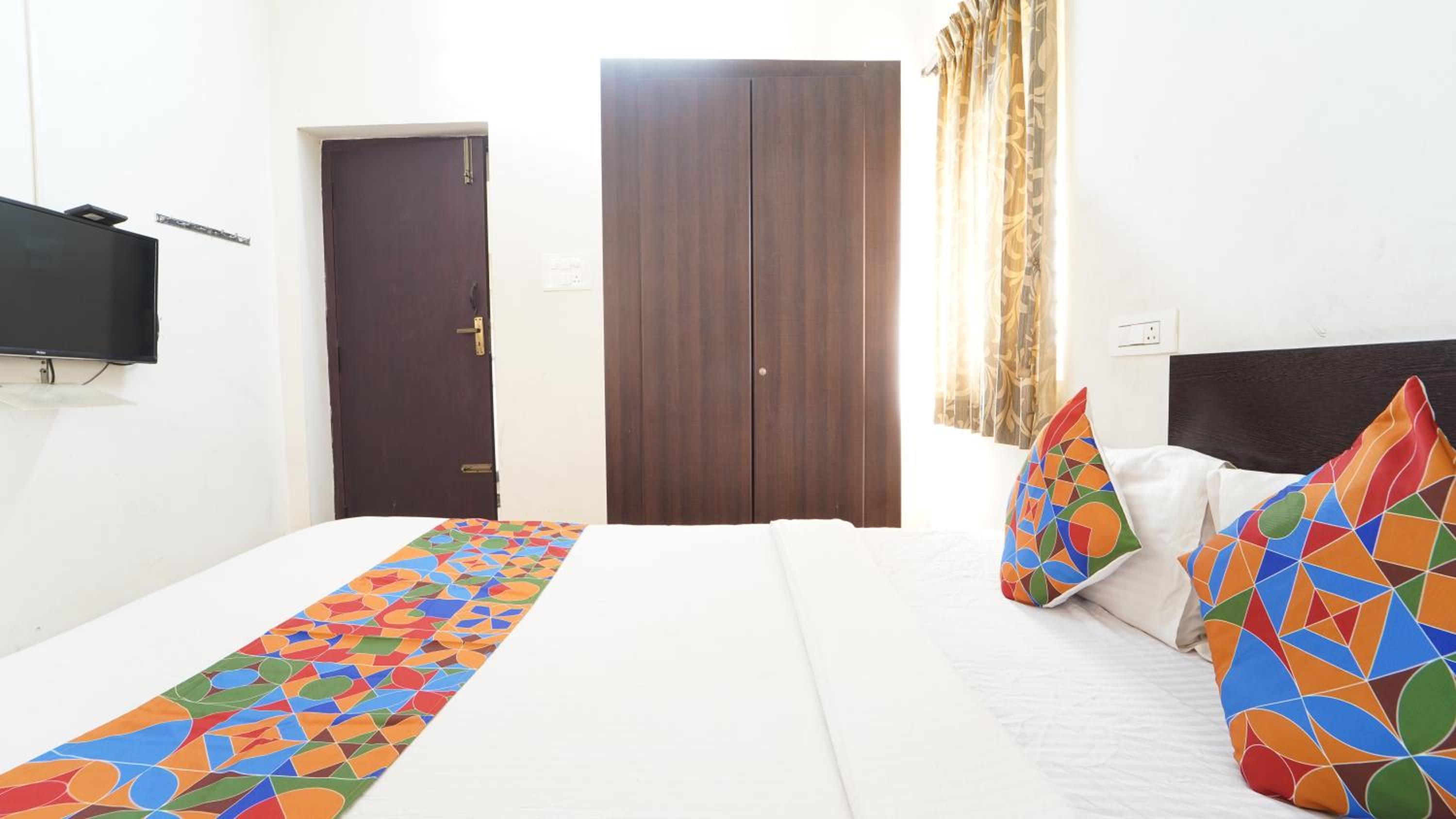 Deluxe Room - Photo 14