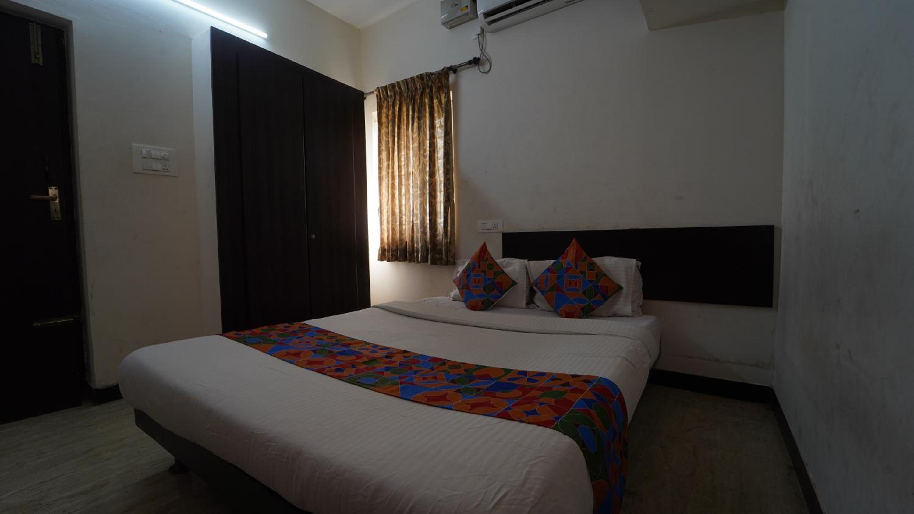 Deluxe Room - Photo 11