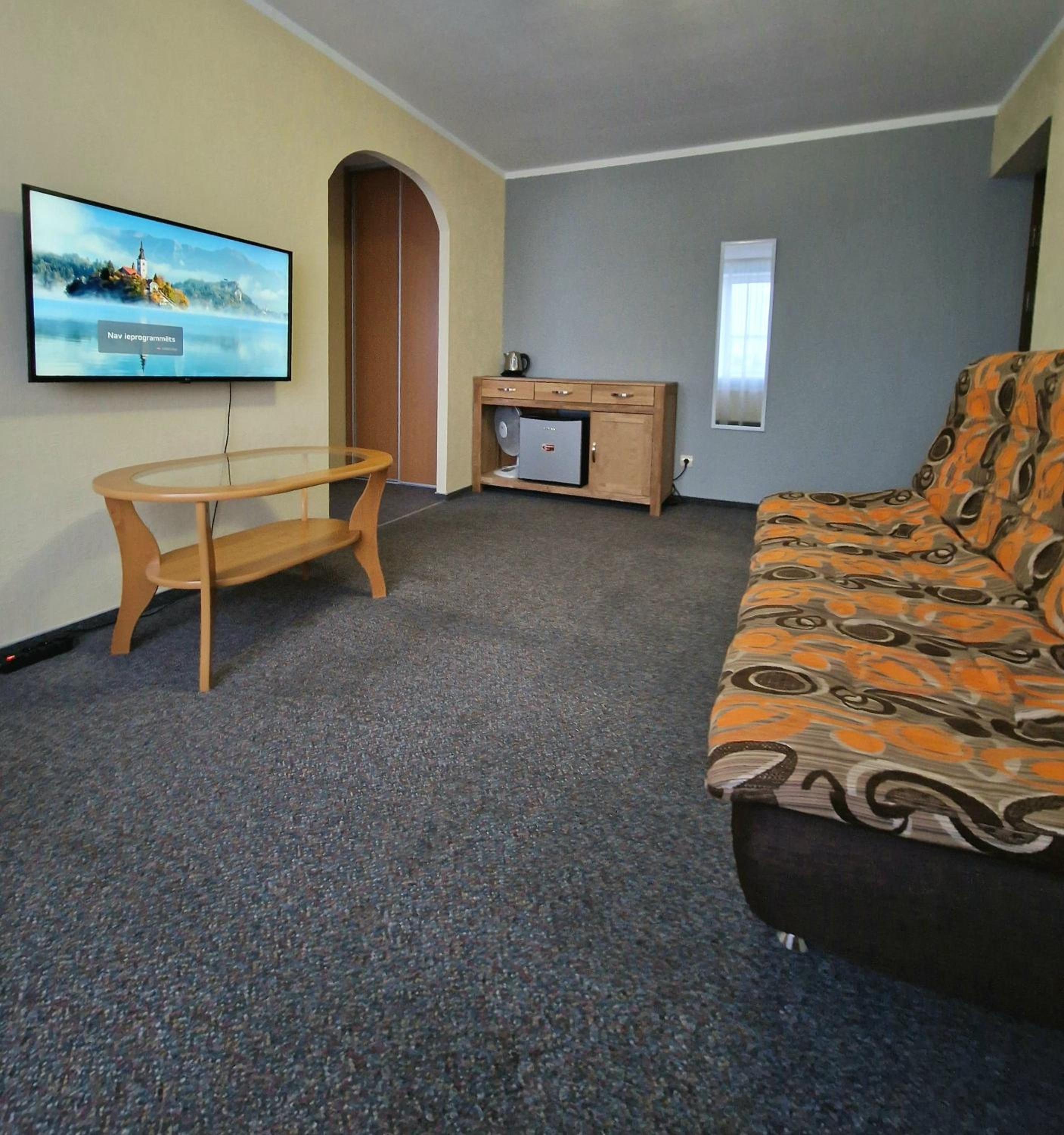 Family Room photo 3