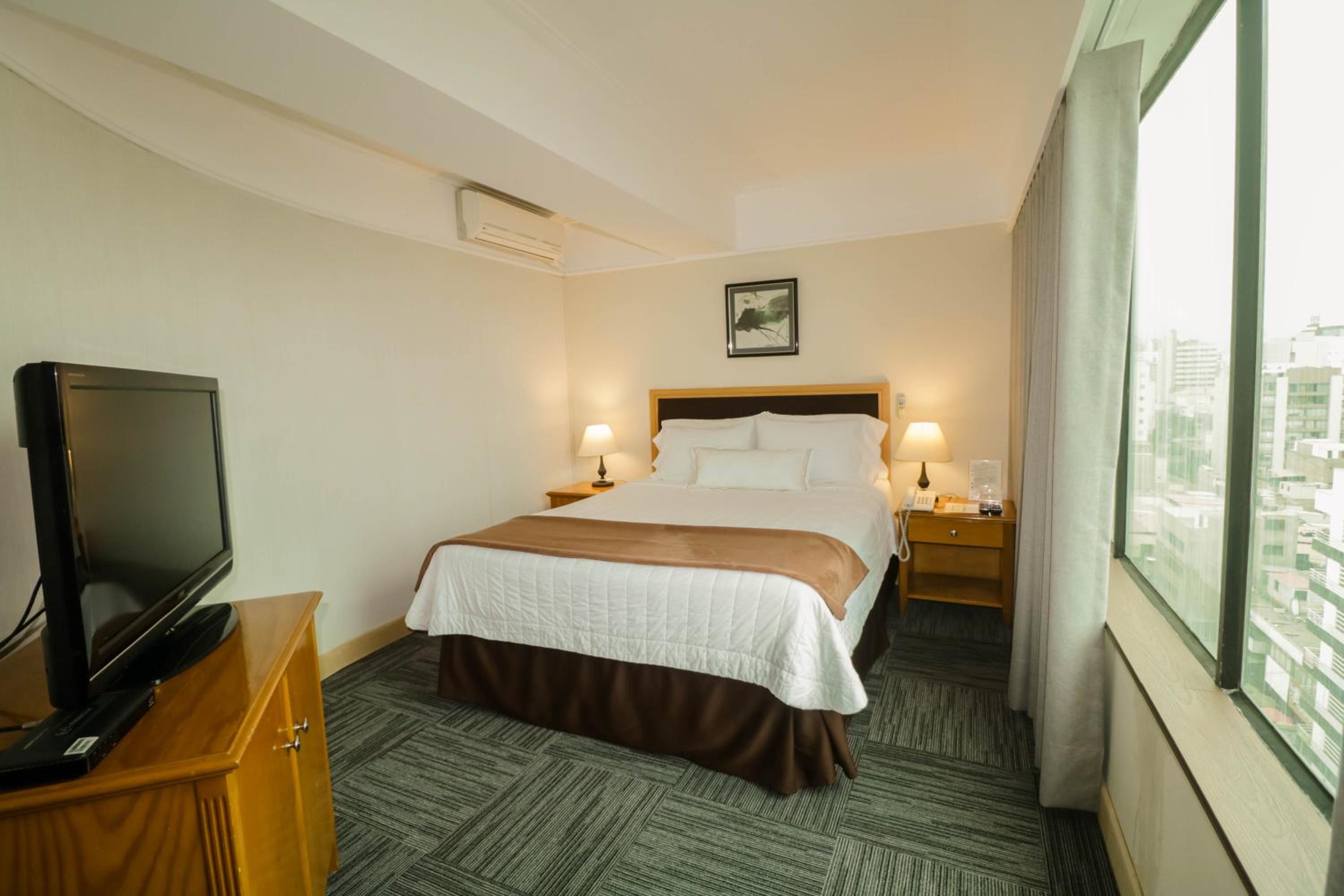 Executive Suite - Photo 1