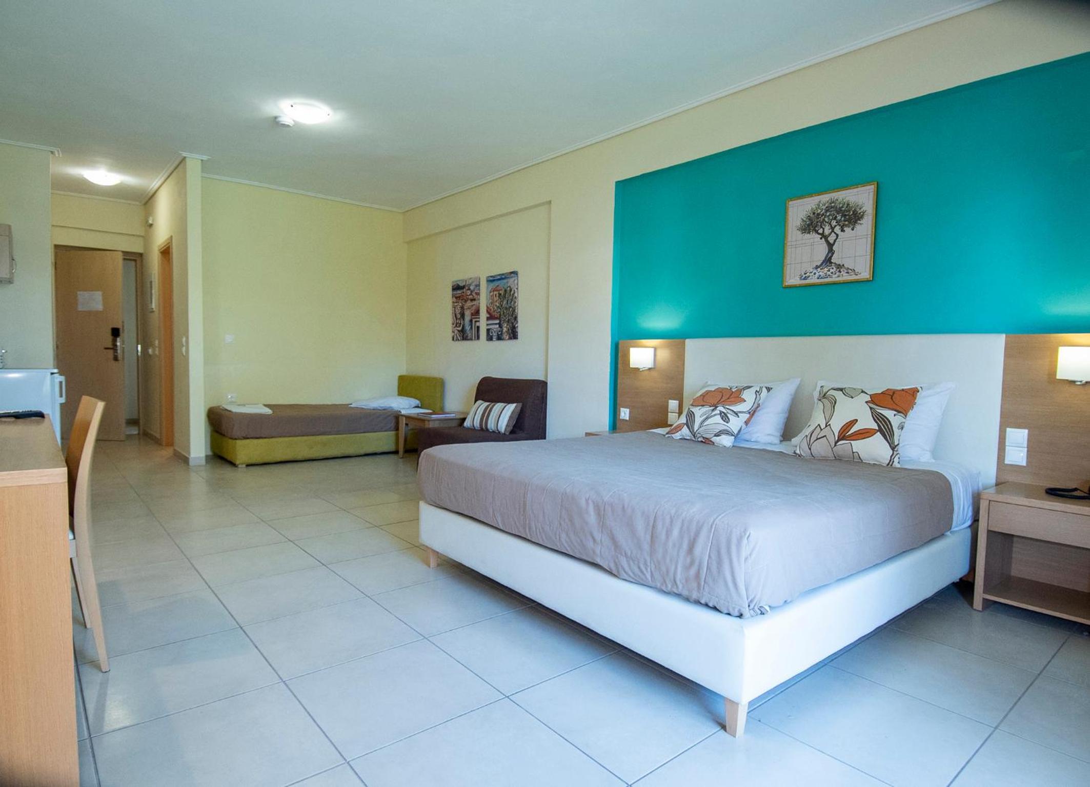 Superior Triple Room photo 3