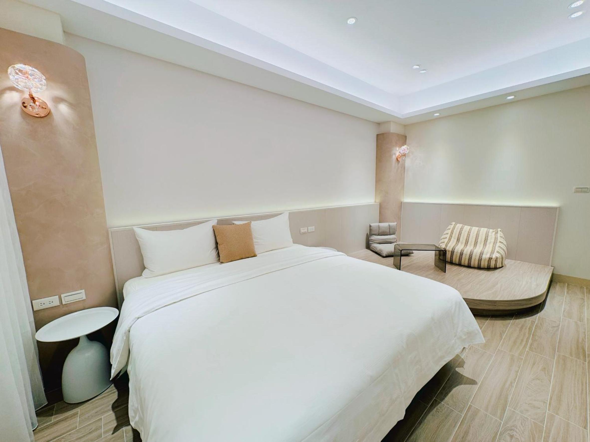 Standard Queen Room photo 2