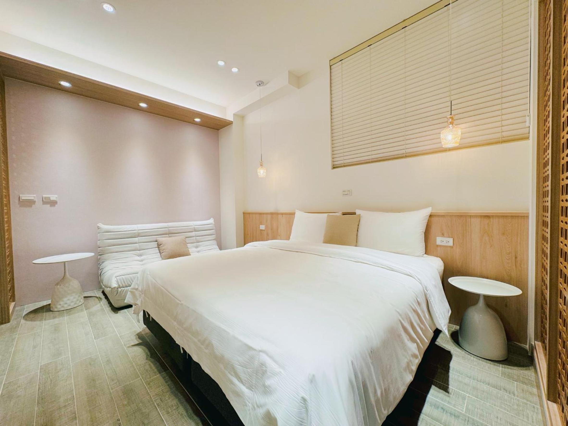 Queen Room with Balcony photo 2