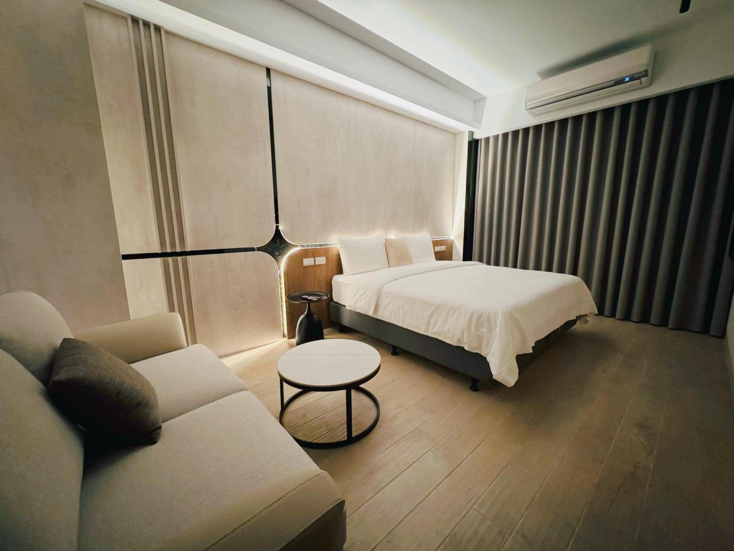 Deluxe Double Room with Balcony photo 1