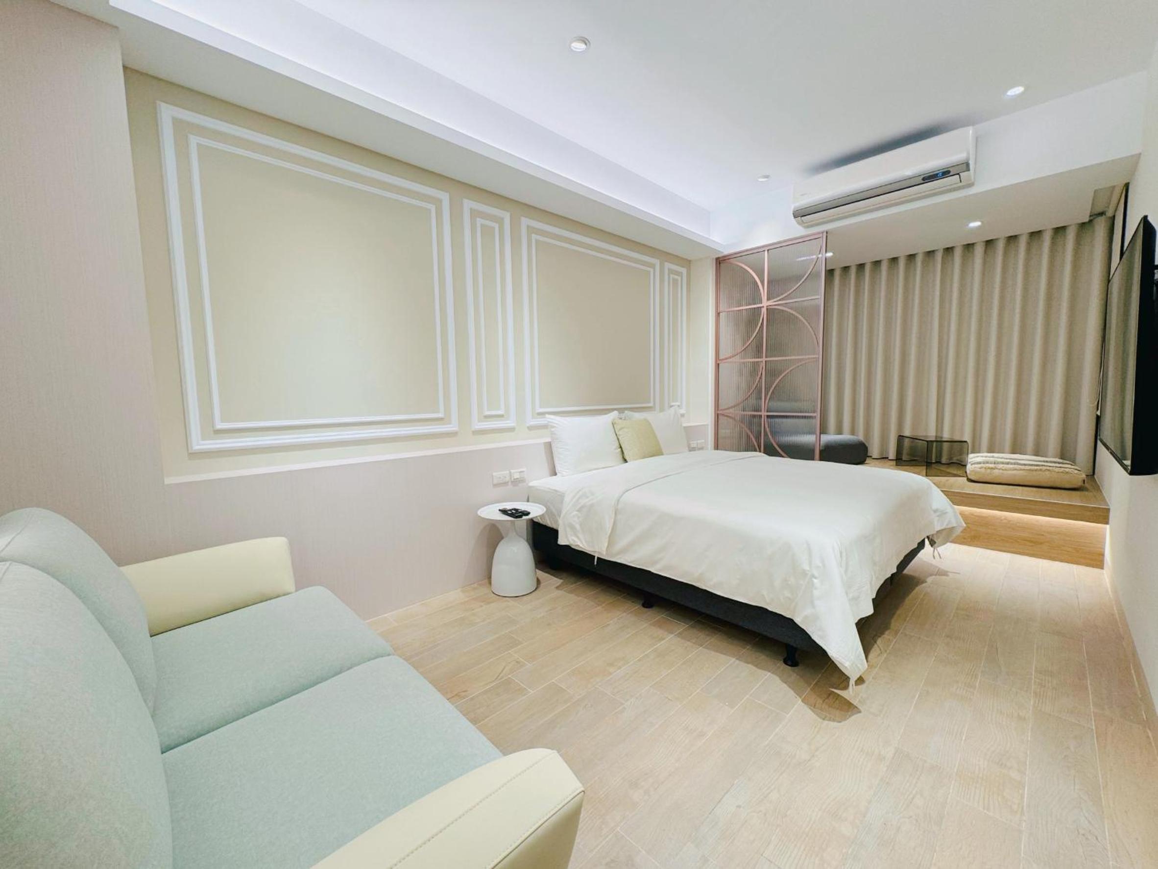 Queen Room photo 1