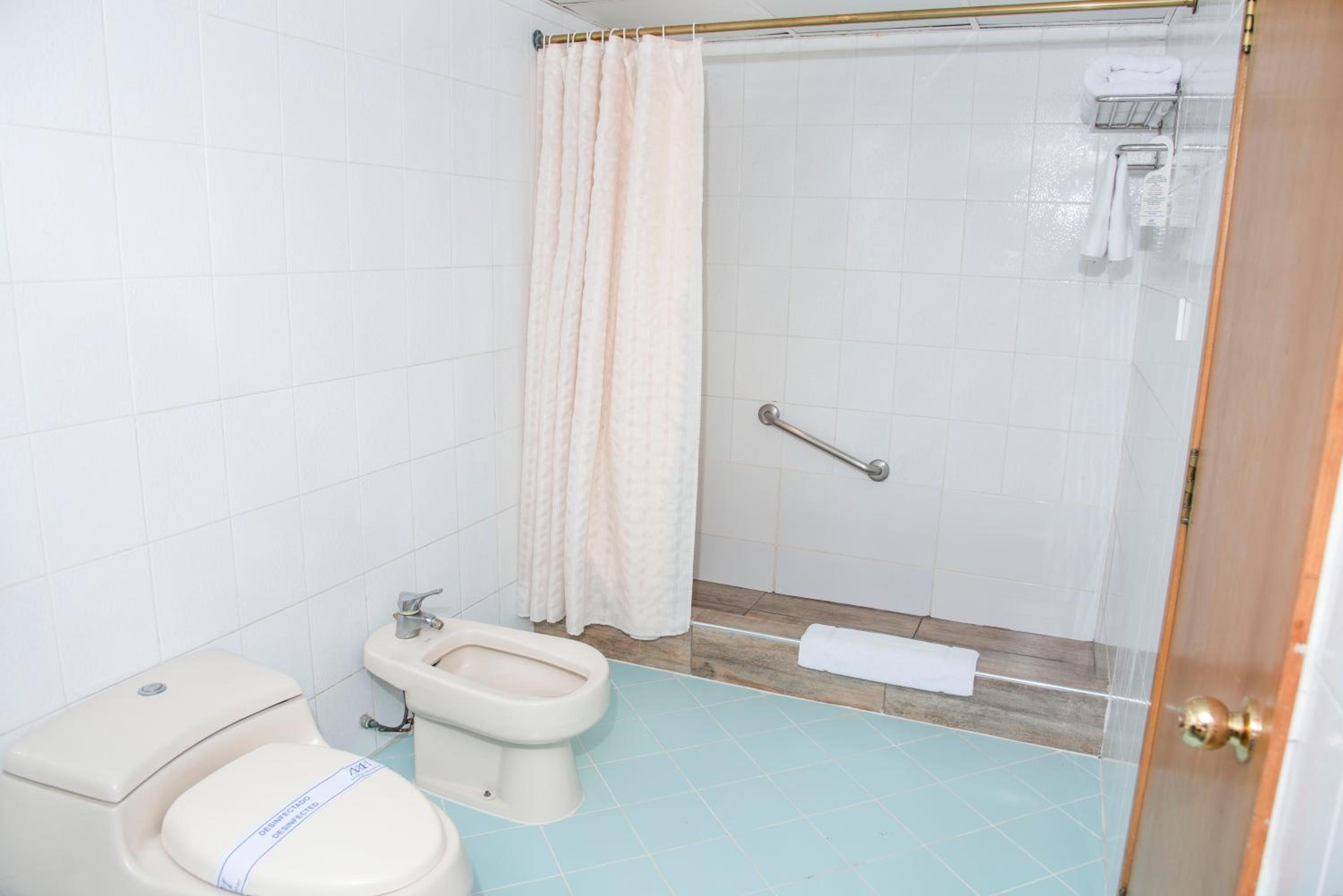 Deluxe Queen Room - Photo 5