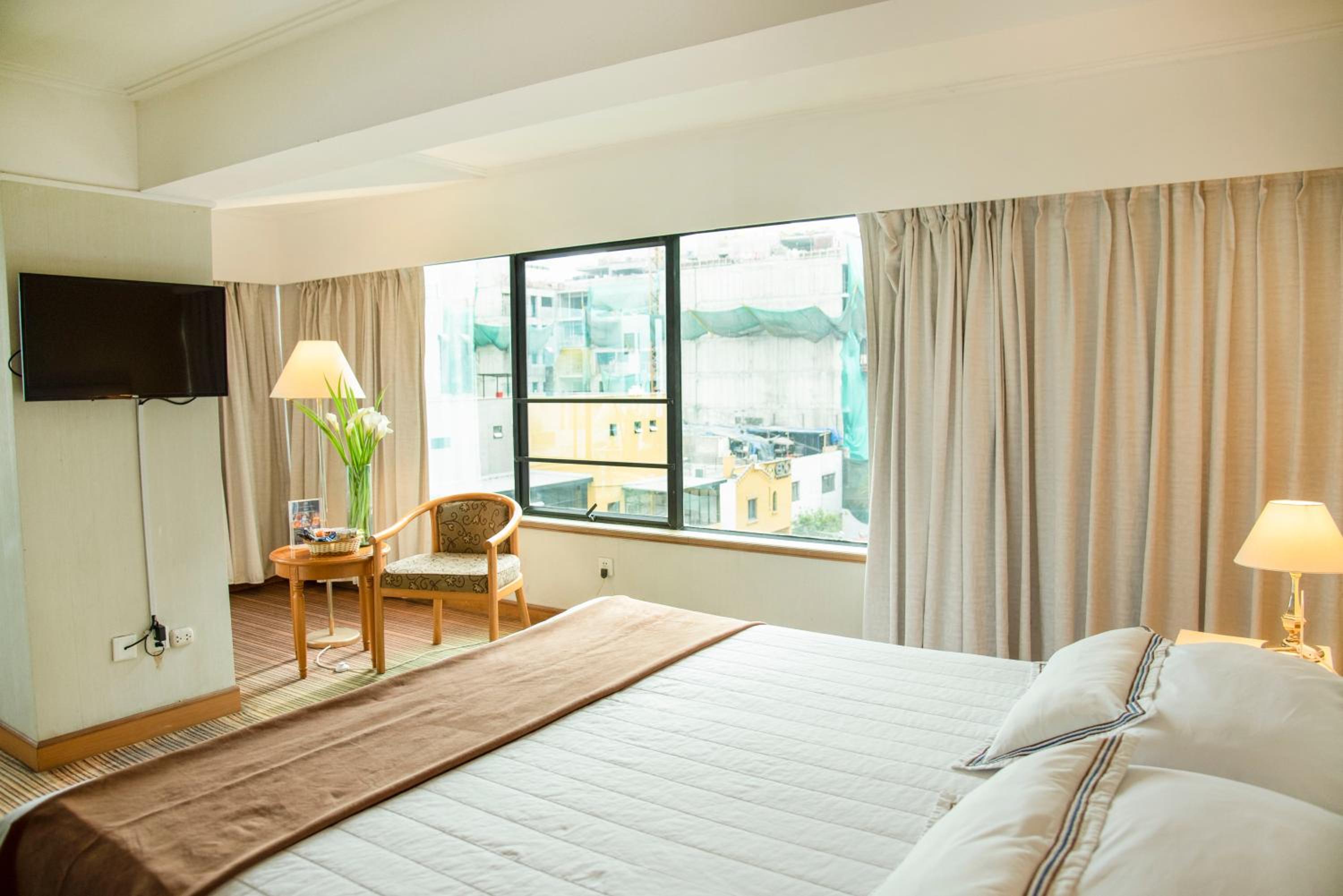 Deluxe Queen Room - Photo 4