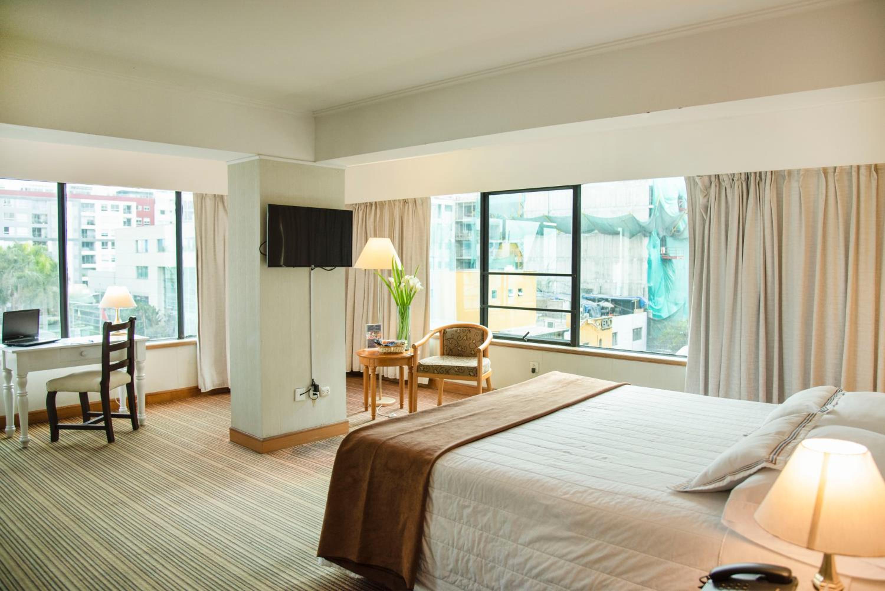 Deluxe Queen Room - Photo 2