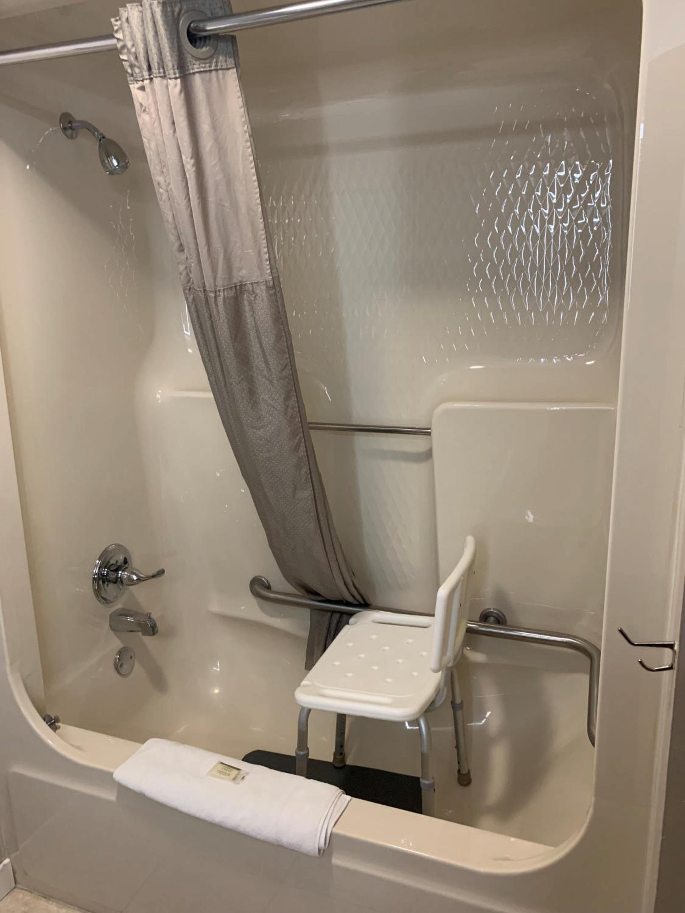 Queen Room - Mobility Access/Non-Smoking - Photo 2