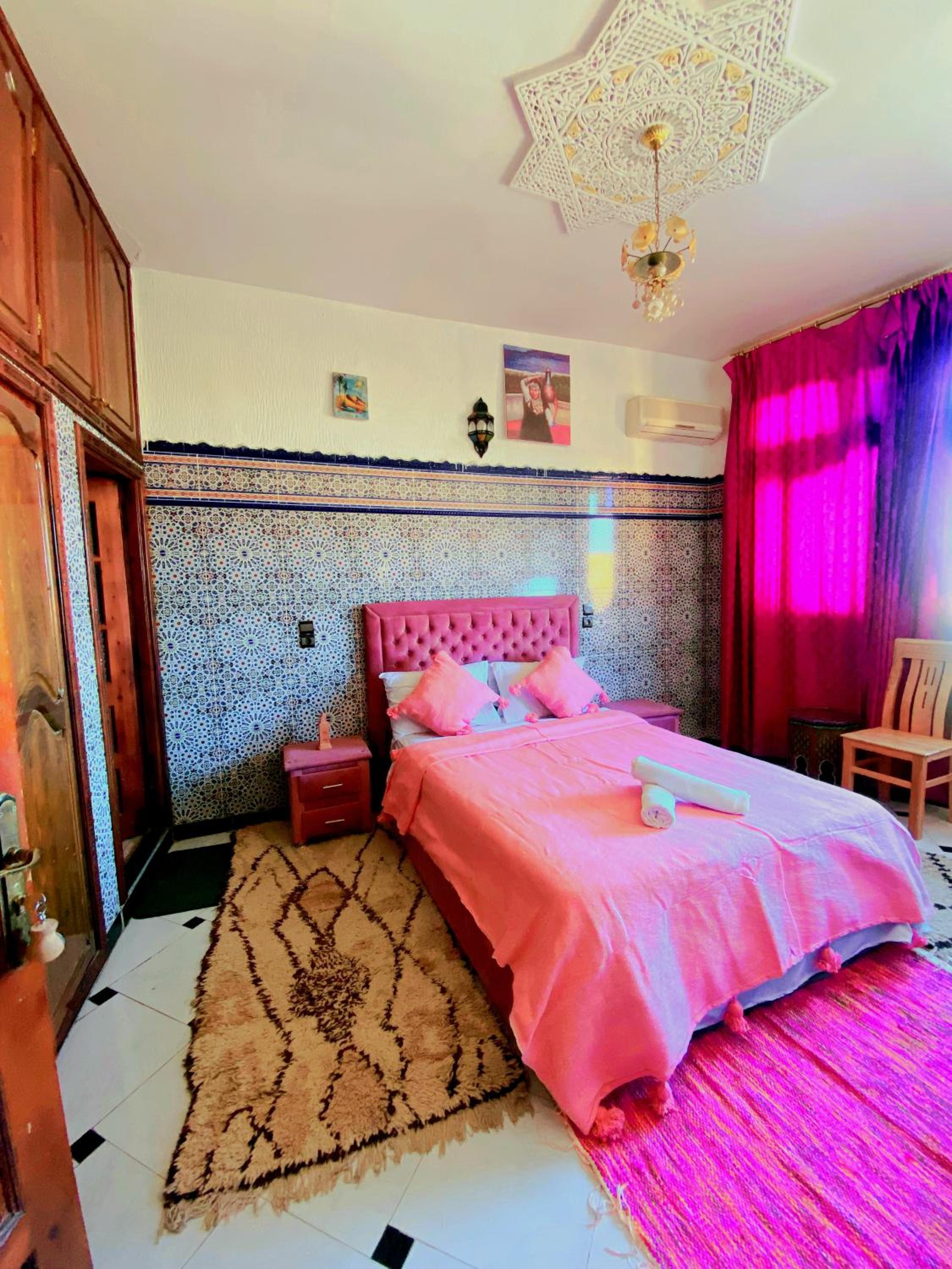 Double Room with Private Bathroom - Photo 8