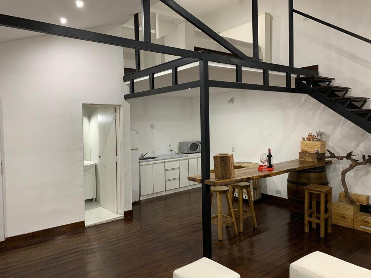 One-Bedroom Apartment photo 1