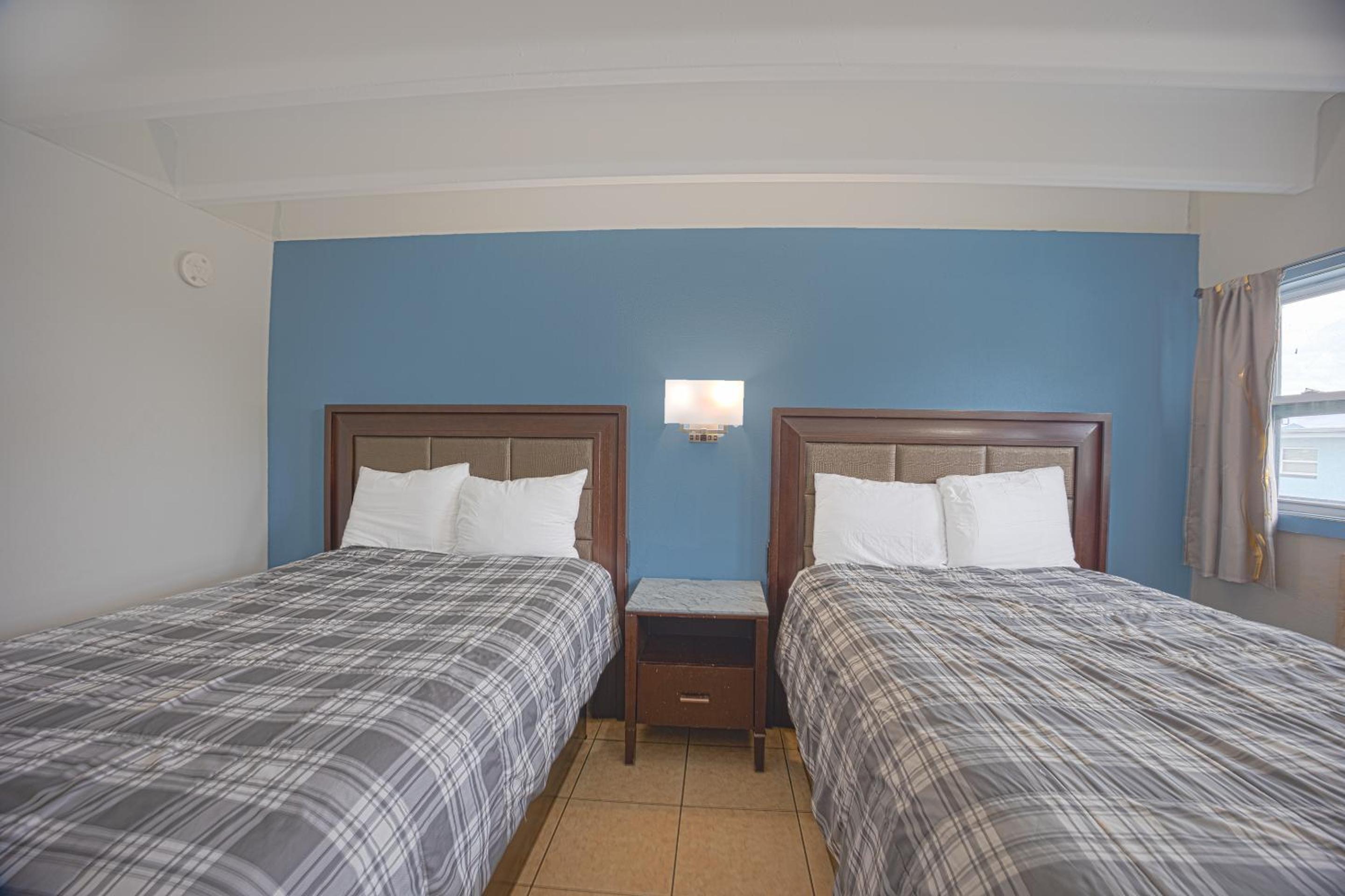 2 Full Beds Non-Smoking photo 3