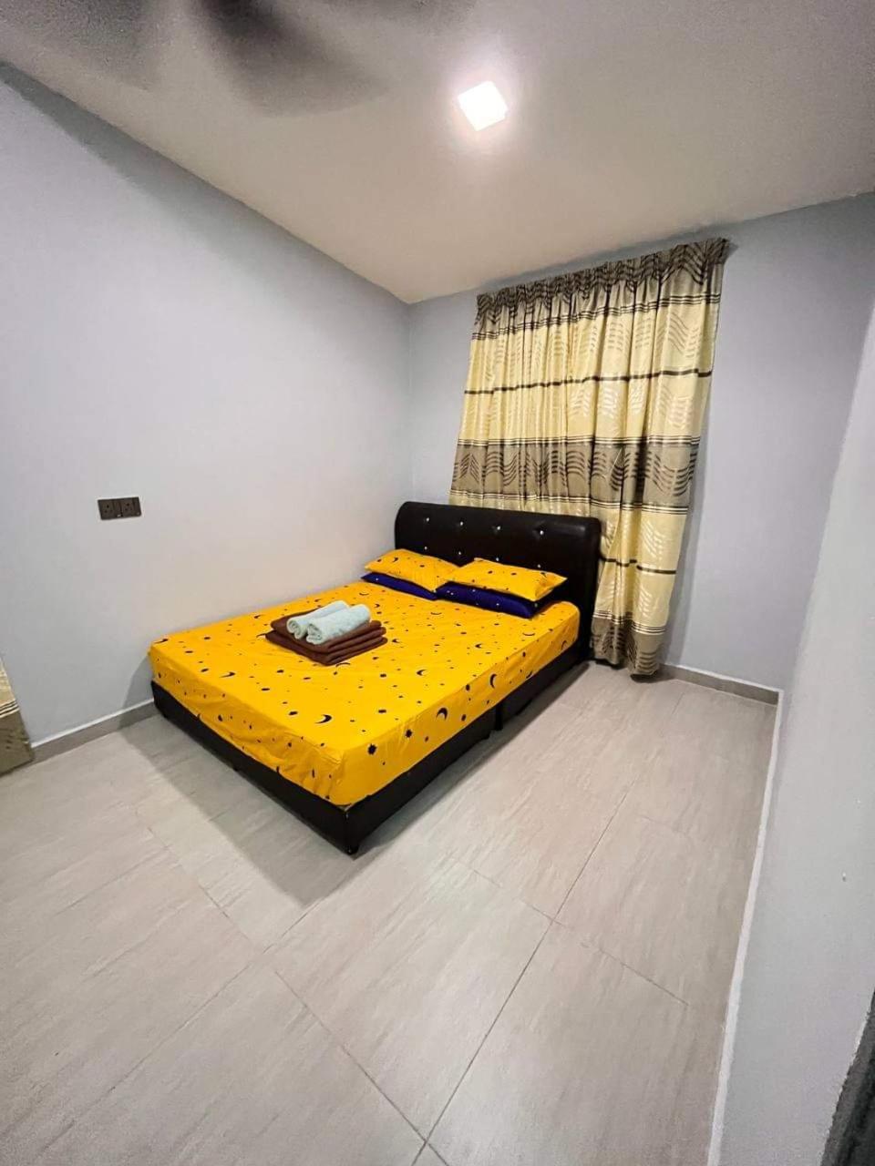 Three-Bedroom House photo 3