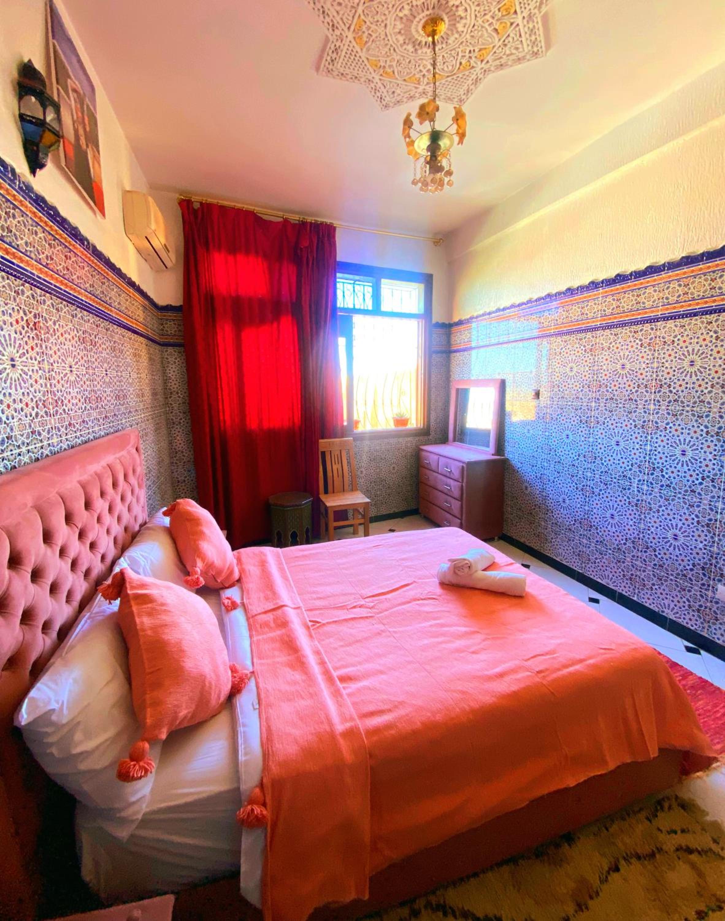 Double Room with Private Bathroom - Photo 9