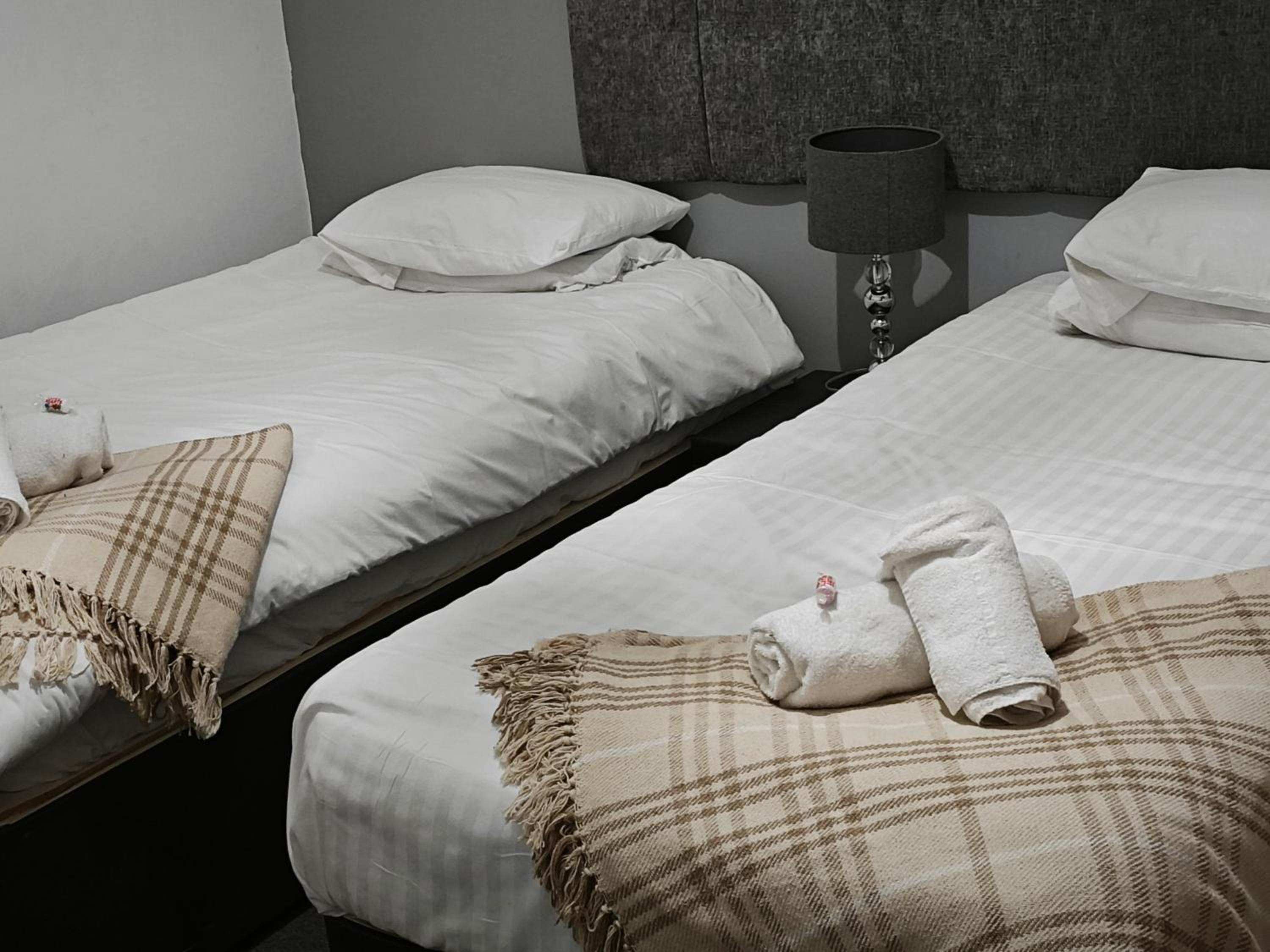 Twin Room with Bathroom photo 2