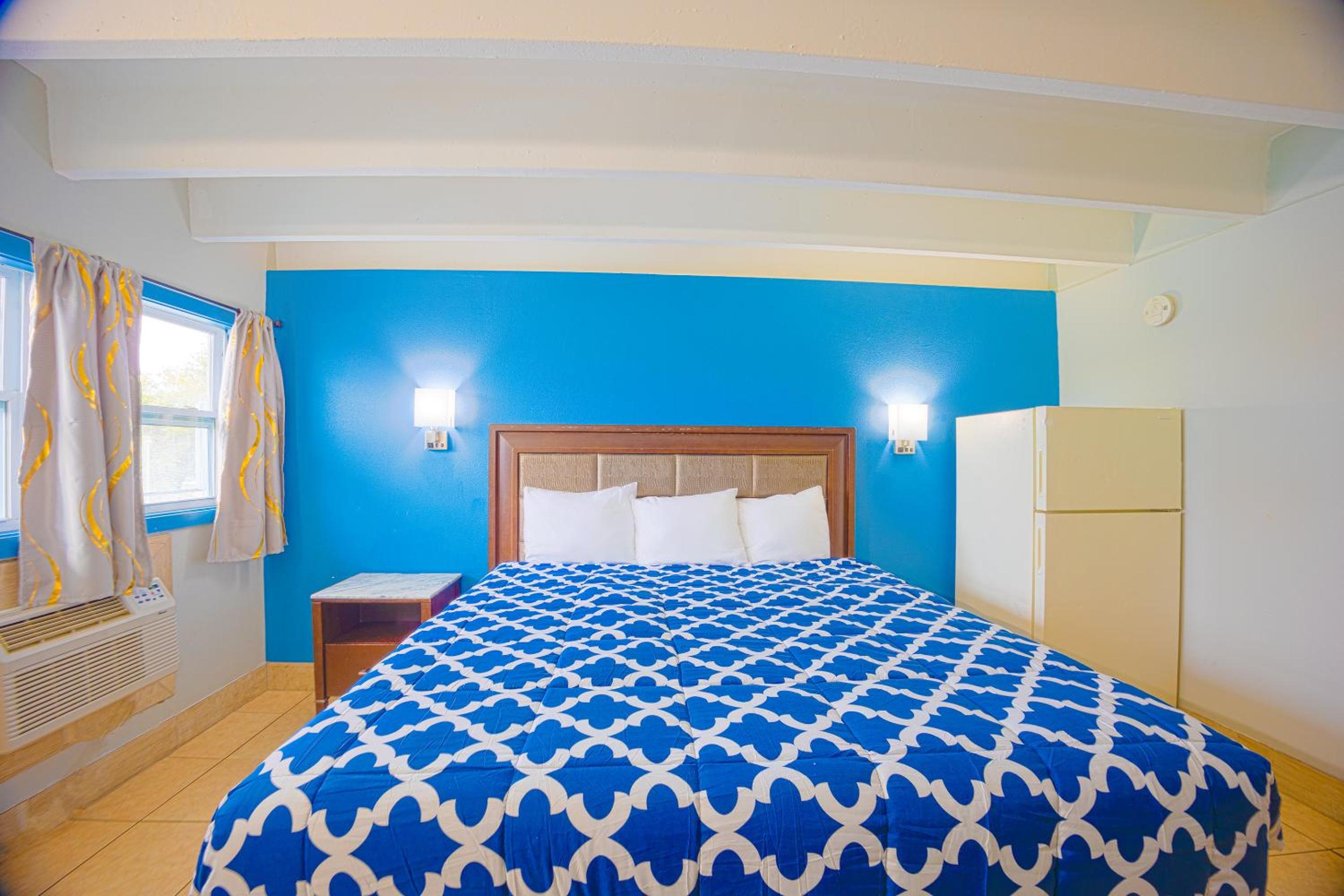 King Bed Non-Smoking photo 1