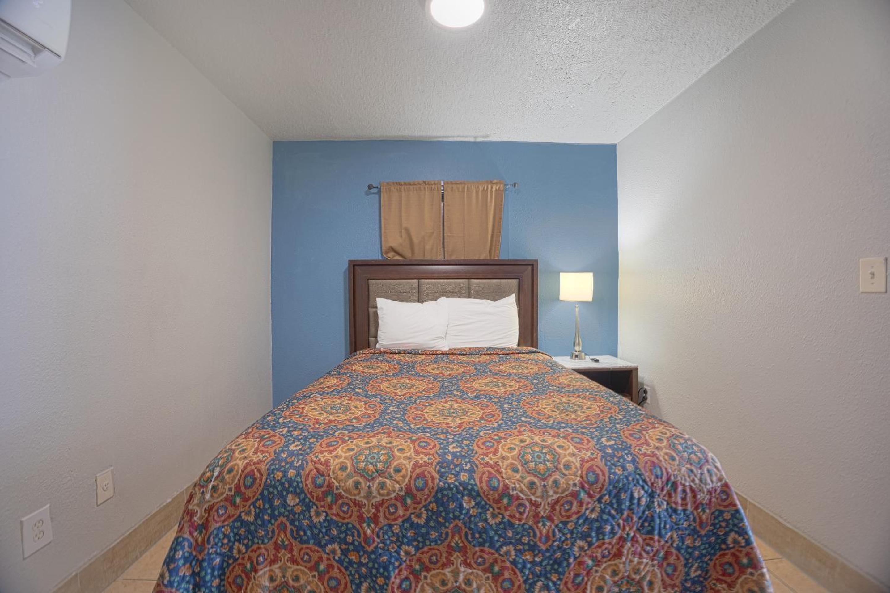 Queen Bed Accessible photo 1