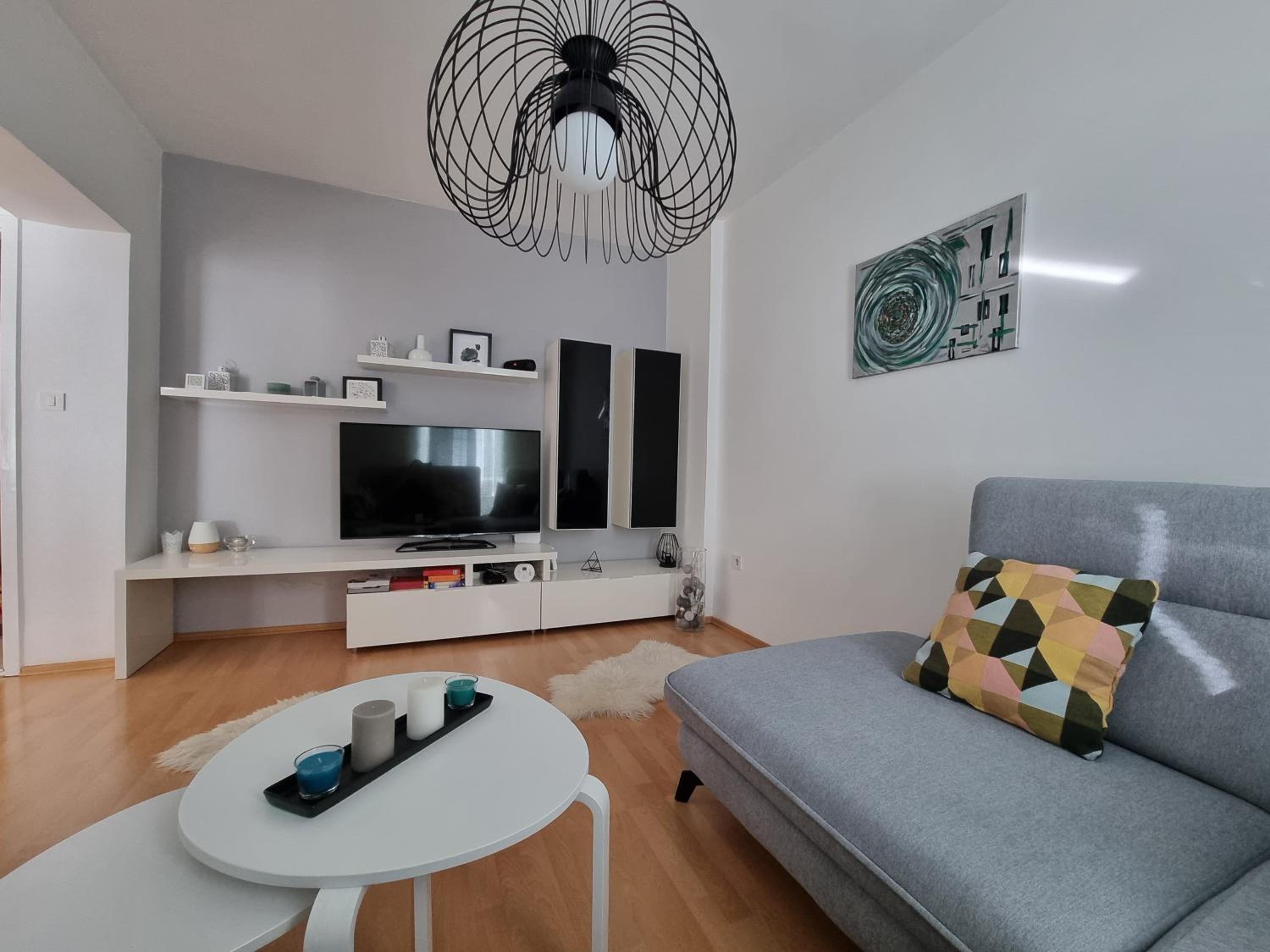 One-Bedroom Apartment photo 1
